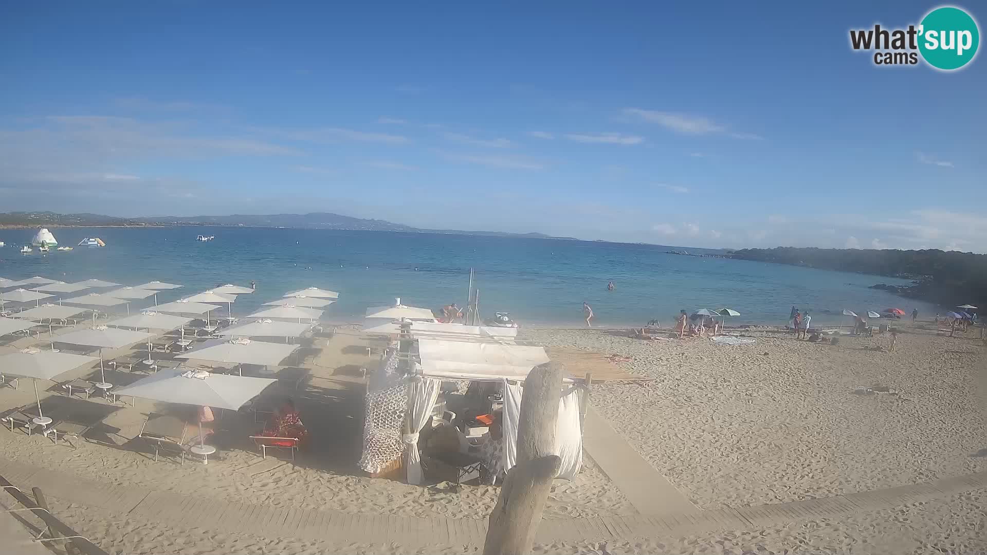 V živo plaža Cala Sabina – spletna kamera Golfo Aranci – Sardinija