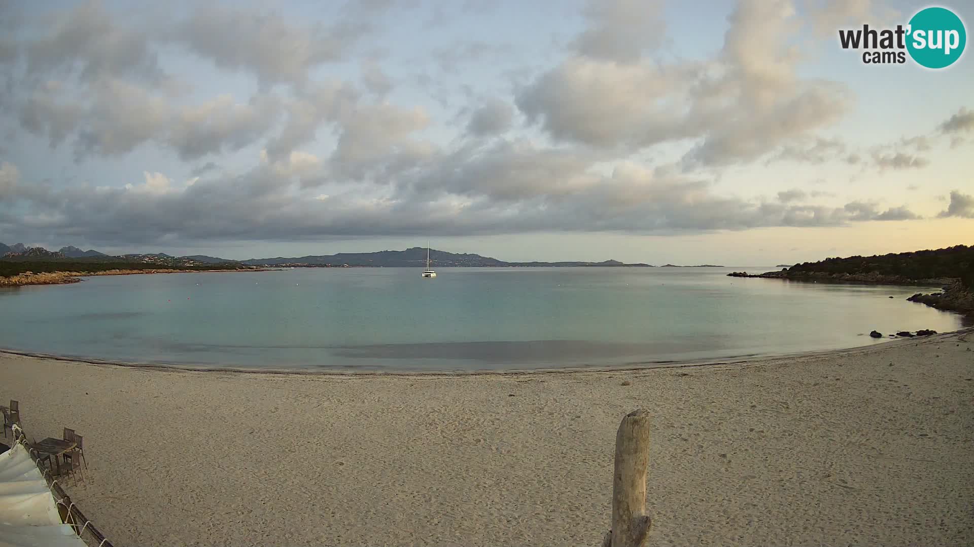 U živo plaža Cala Sabina – web kamera Golfo Aranci – Sardinija