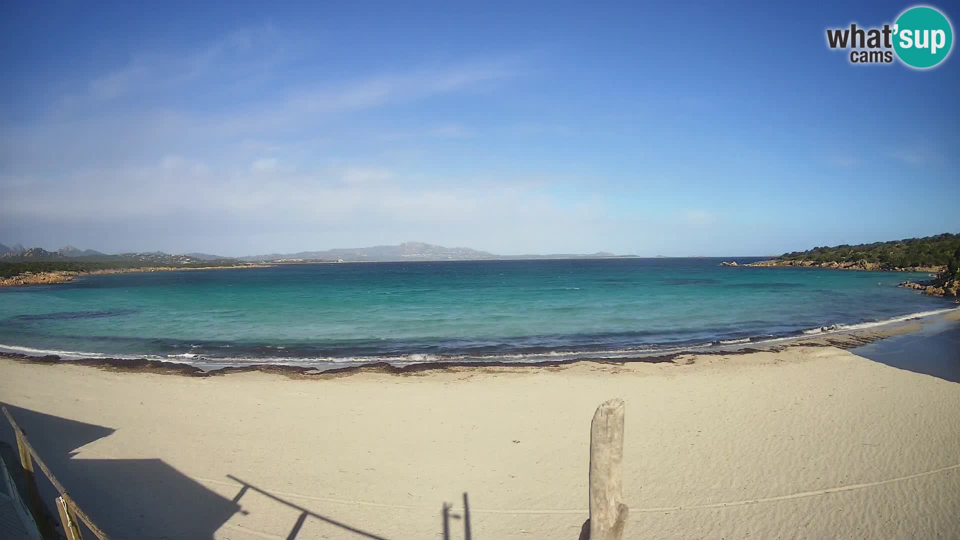 V živo plaža Cala Sabina – spletna kamera Golfo Aranci – Sardinija