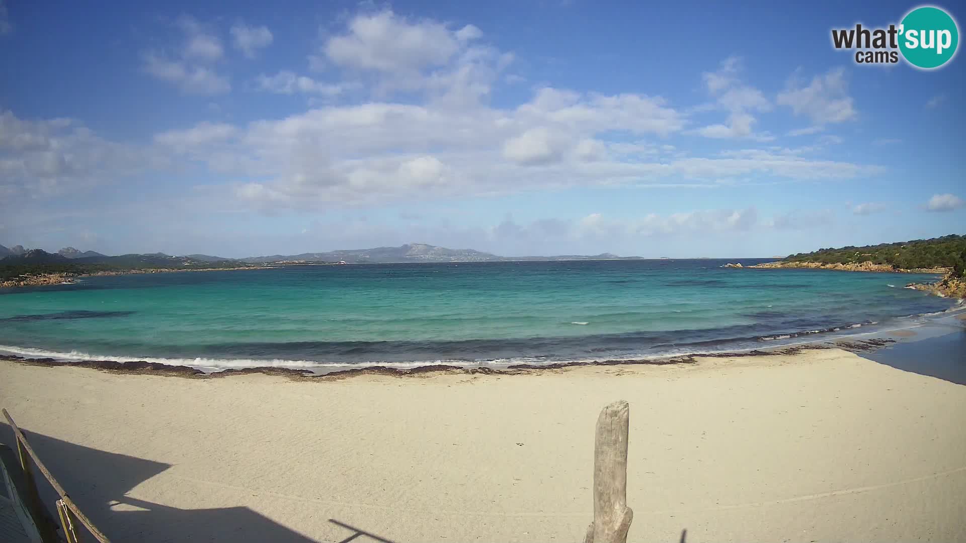 V živo plaža Cala Sabina – spletna kamera Golfo Aranci – Sardinija