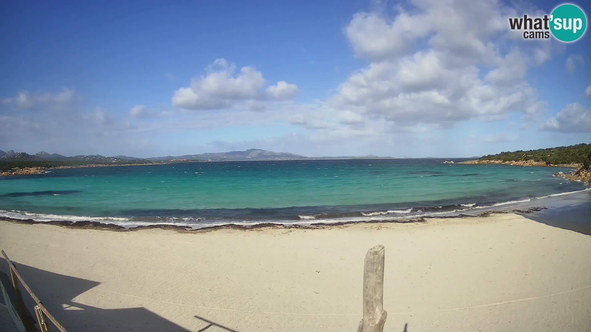 V živo plaža Cala Sabina – spletna kamera Golfo Aranci – Sardinija