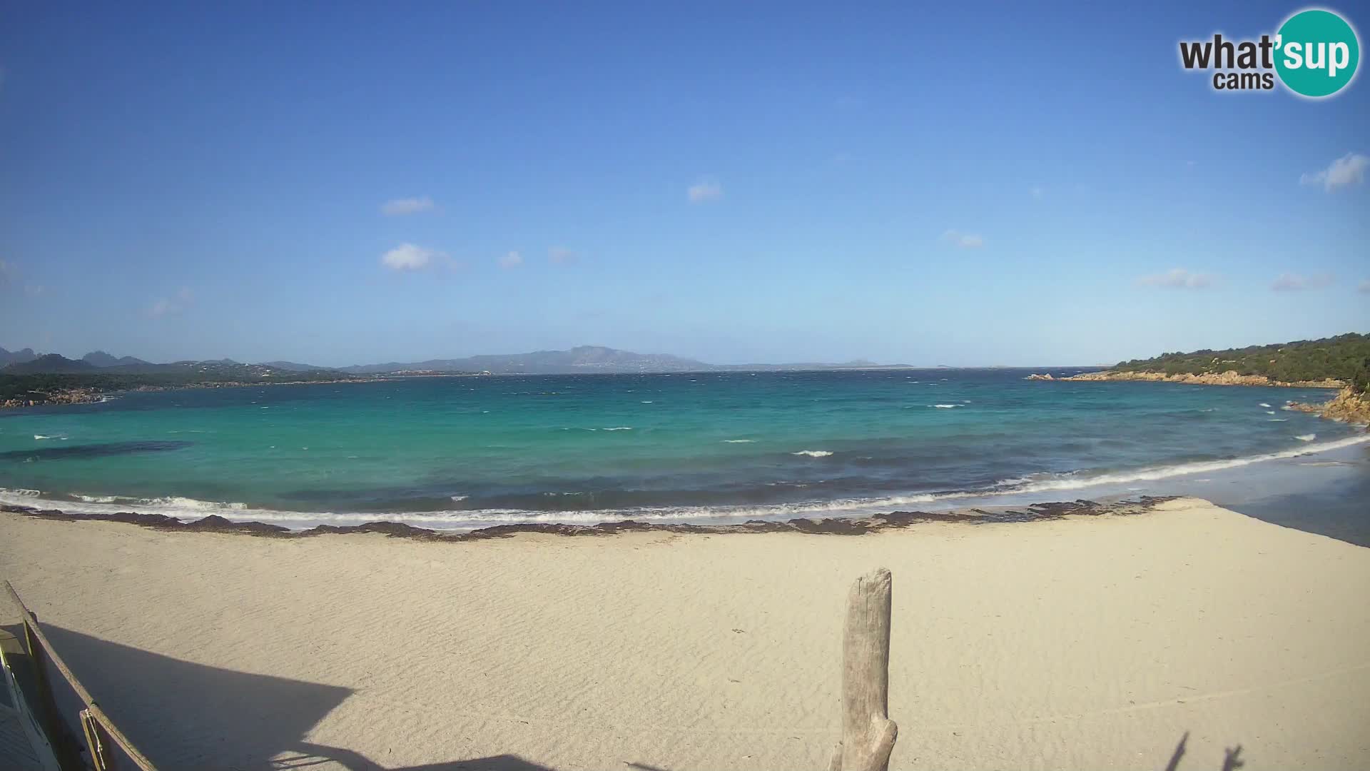 V živo plaža Cala Sabina – spletna kamera Golfo Aranci – Sardinija