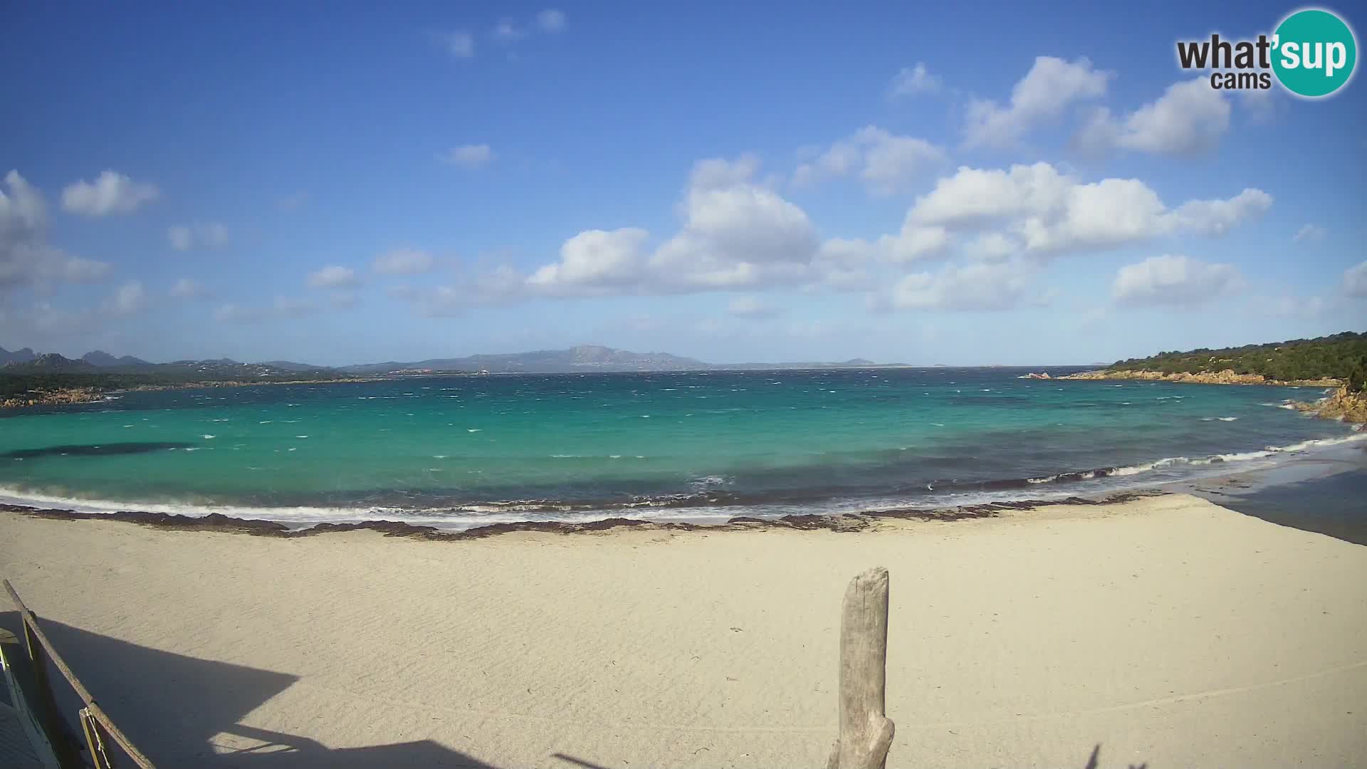 V živo plaža Cala Sabina – spletna kamera Golfo Aranci – Sardinija