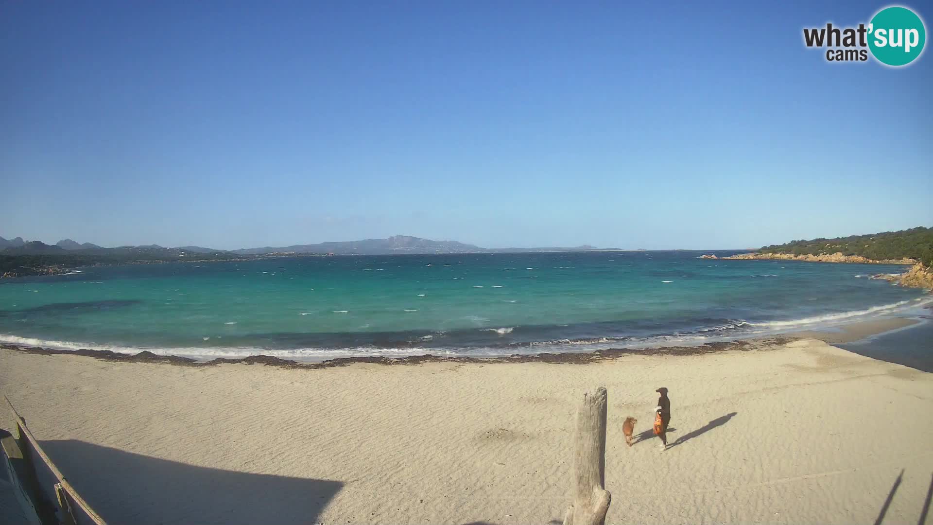 V živo plaža Cala Sabina – spletna kamera Golfo Aranci – Sardinija