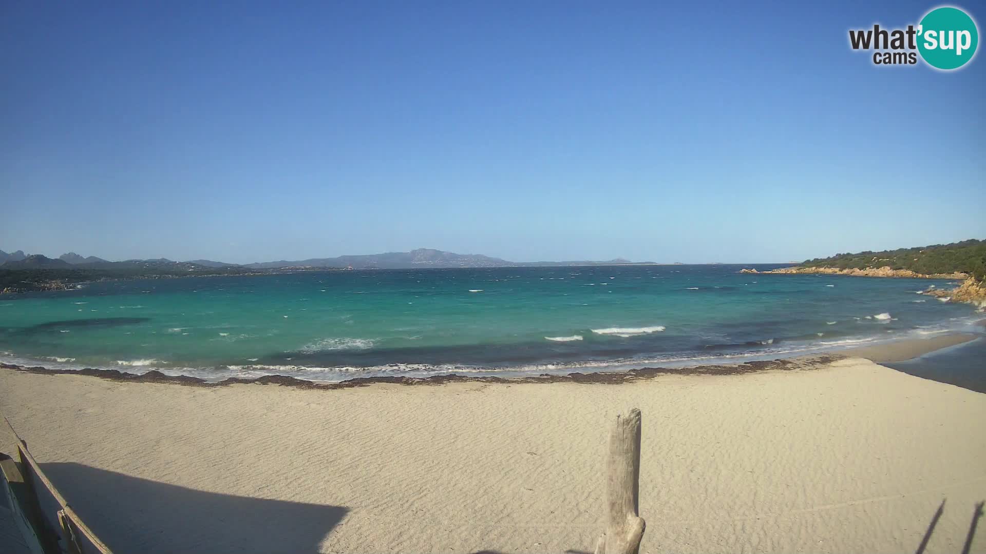 V živo plaža Cala Sabina – spletna kamera Golfo Aranci – Sardinija