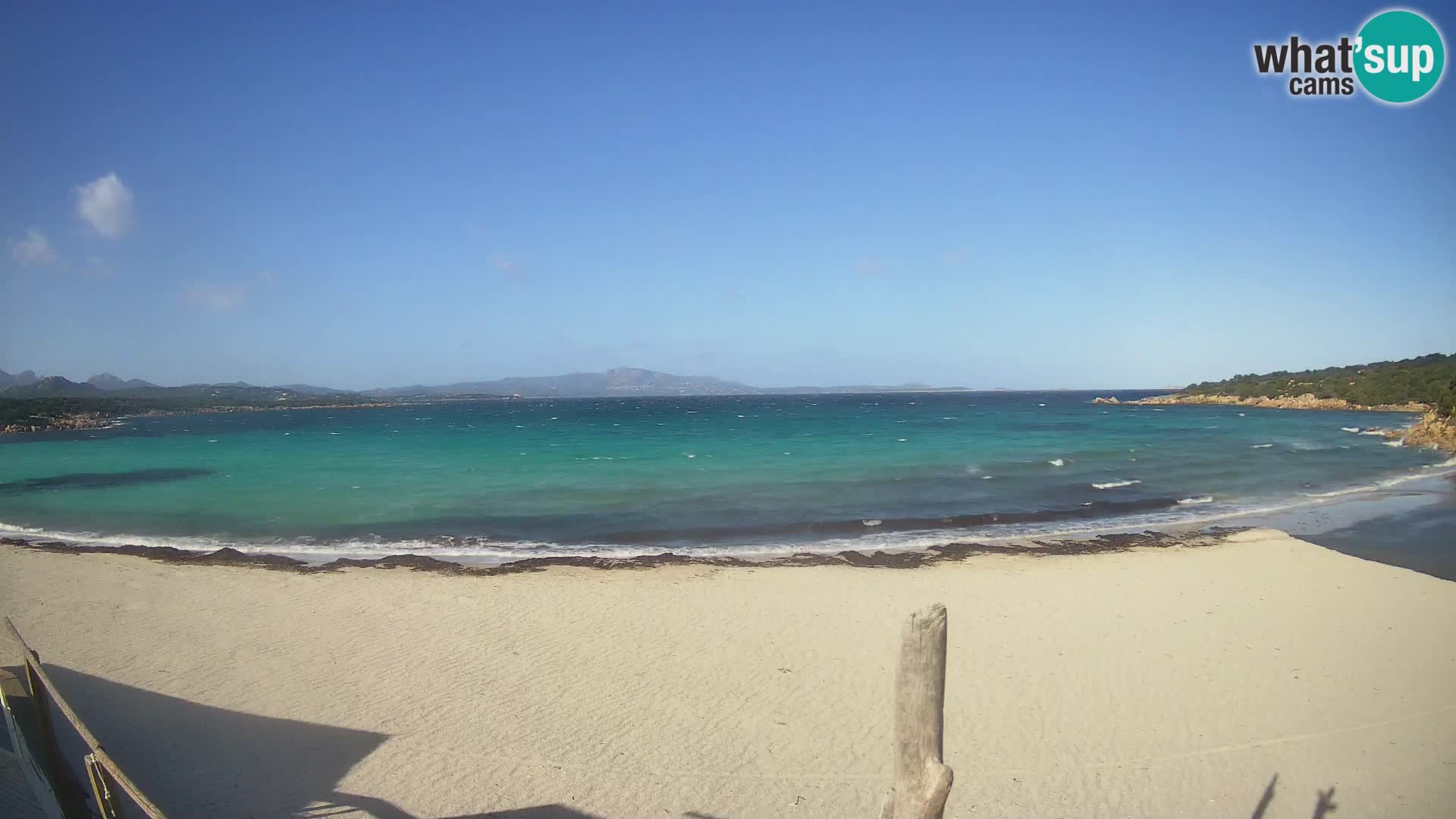 V živo plaža Cala Sabina – spletna kamera Golfo Aranci – Sardinija