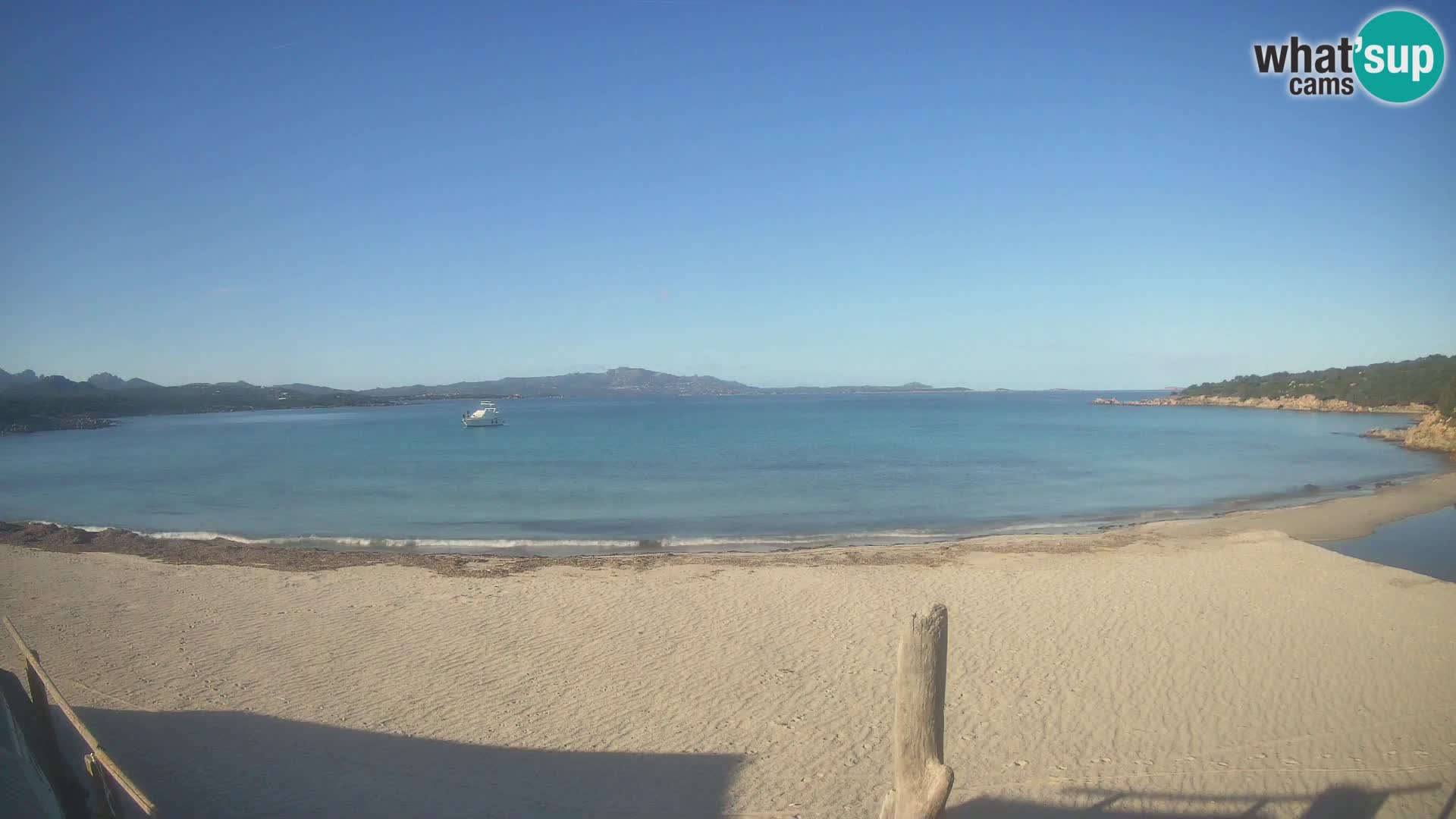 V živo plaža Cala Sabina – spletna kamera Golfo Aranci – Sardinija