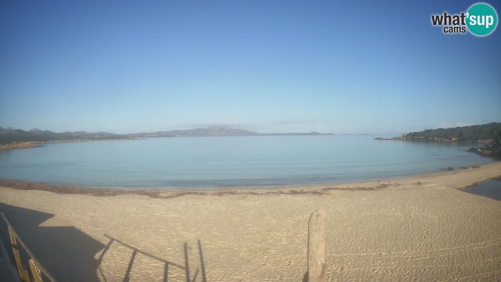 V živo plaža Cala Sabina – spletna kamera Golfo Aranci – Sardinija