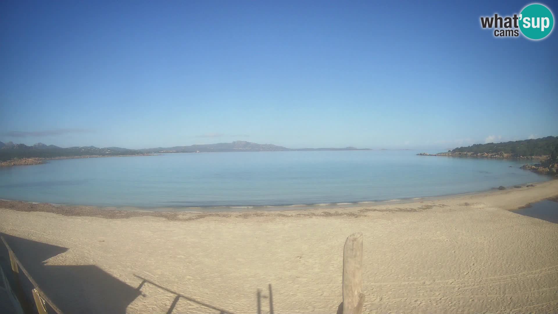 V živo plaža Cala Sabina – spletna kamera Golfo Aranci – Sardinija