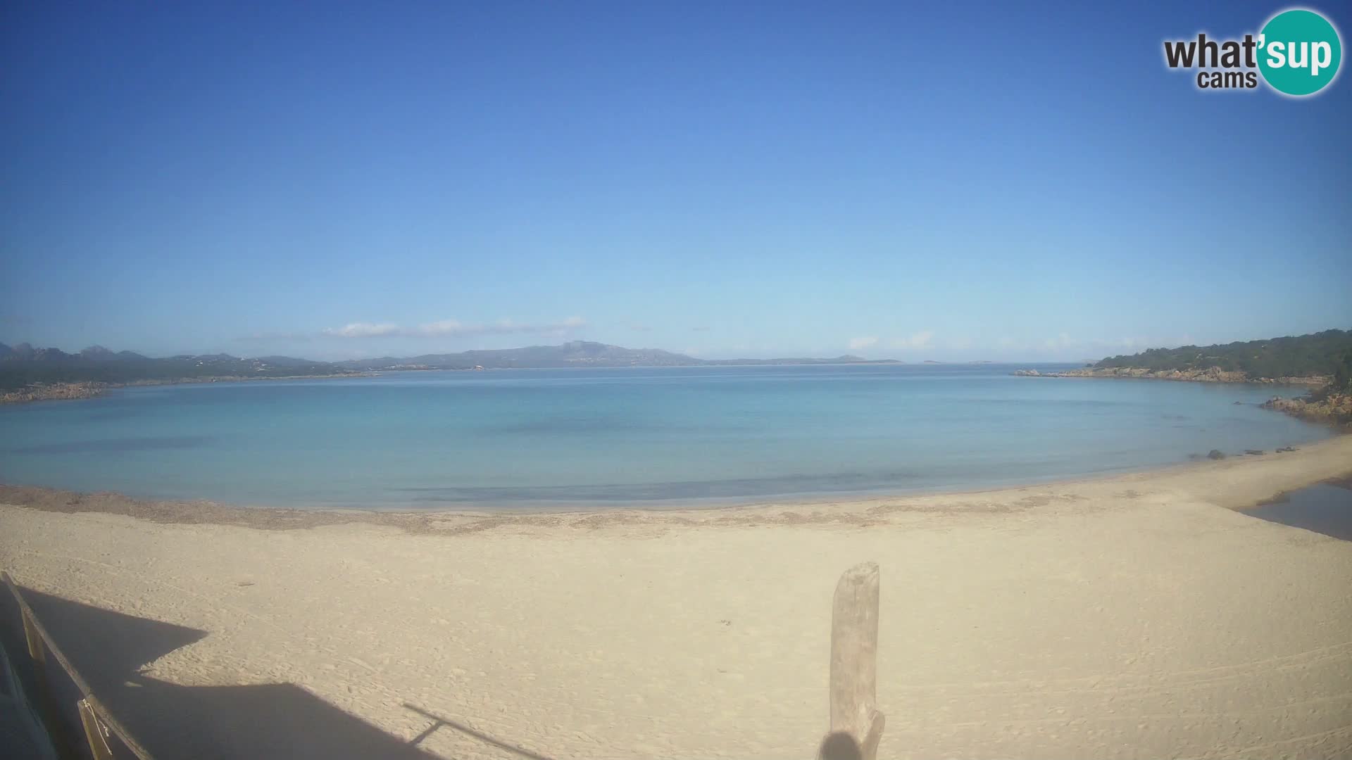 V živo plaža Cala Sabina – spletna kamera Golfo Aranci – Sardinija