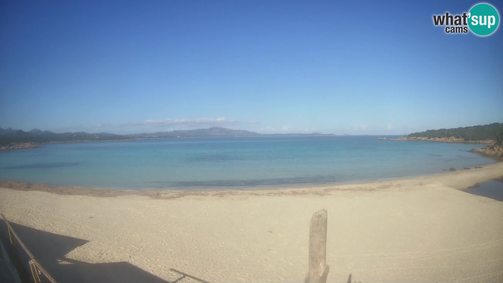 V živo plaža Cala Sabina – spletna kamera Golfo Aranci – Sardinija