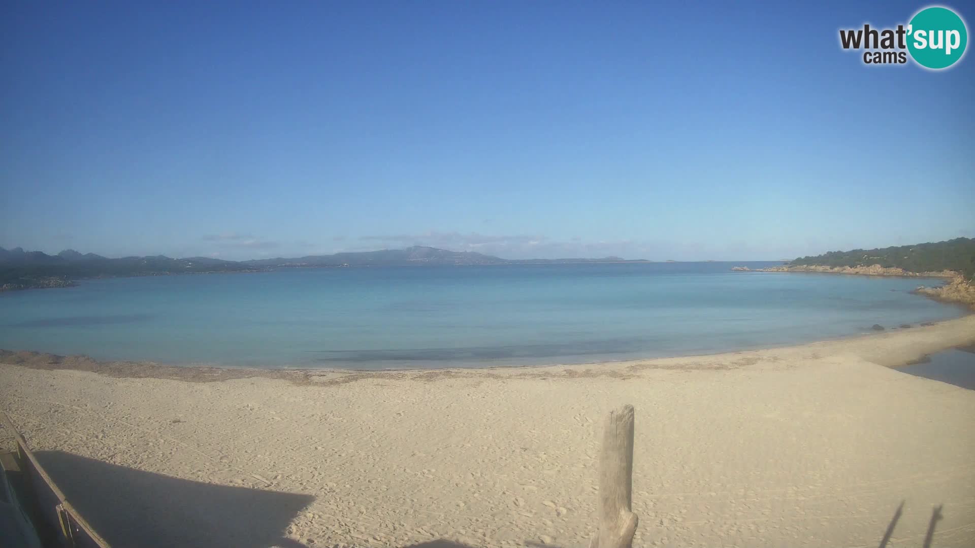 V živo plaža Cala Sabina – spletna kamera Golfo Aranci – Sardinija