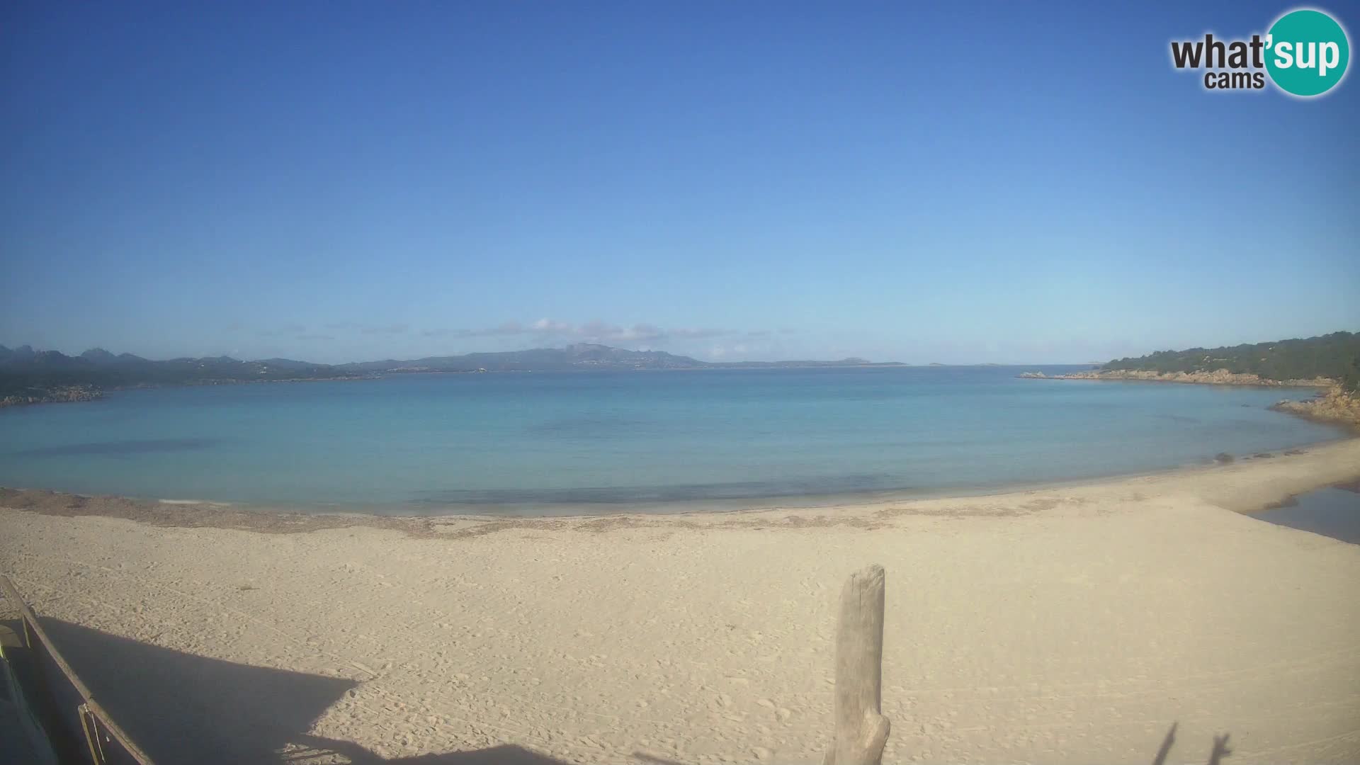 V živo plaža Cala Sabina – spletna kamera Golfo Aranci – Sardinija