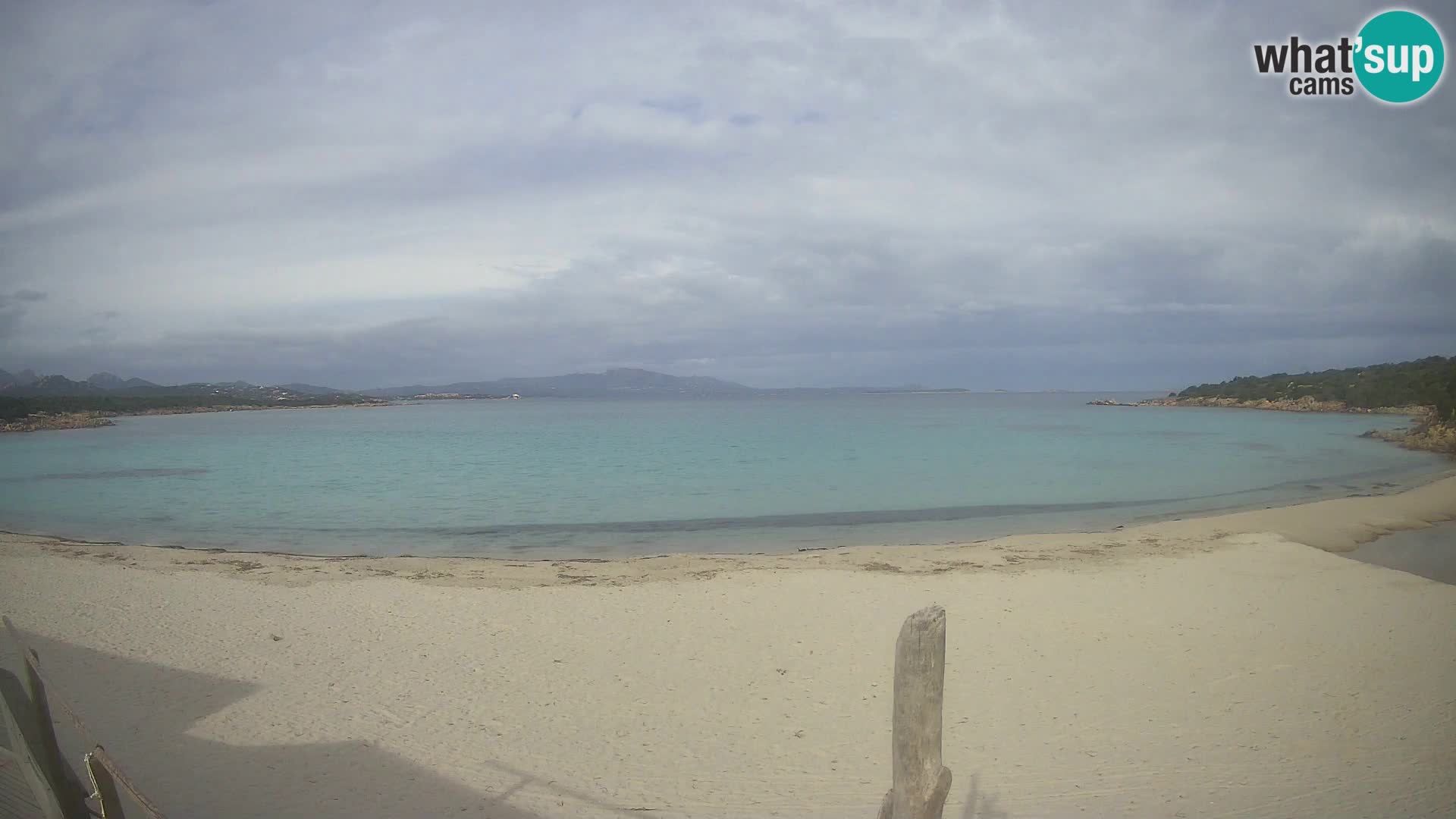 V živo plaža Cala Sabina – spletna kamera Golfo Aranci – Sardinija