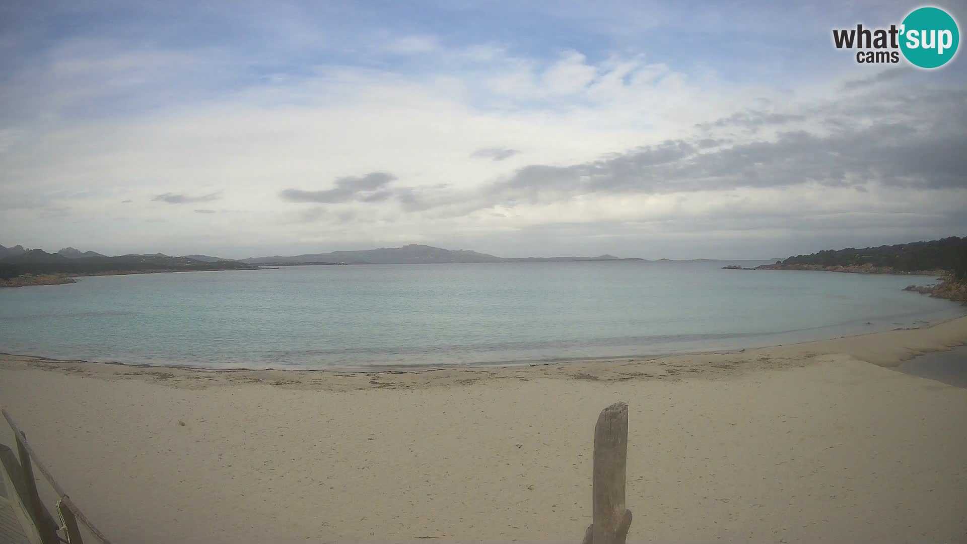 V živo plaža Cala Sabina – spletna kamera Golfo Aranci – Sardinija