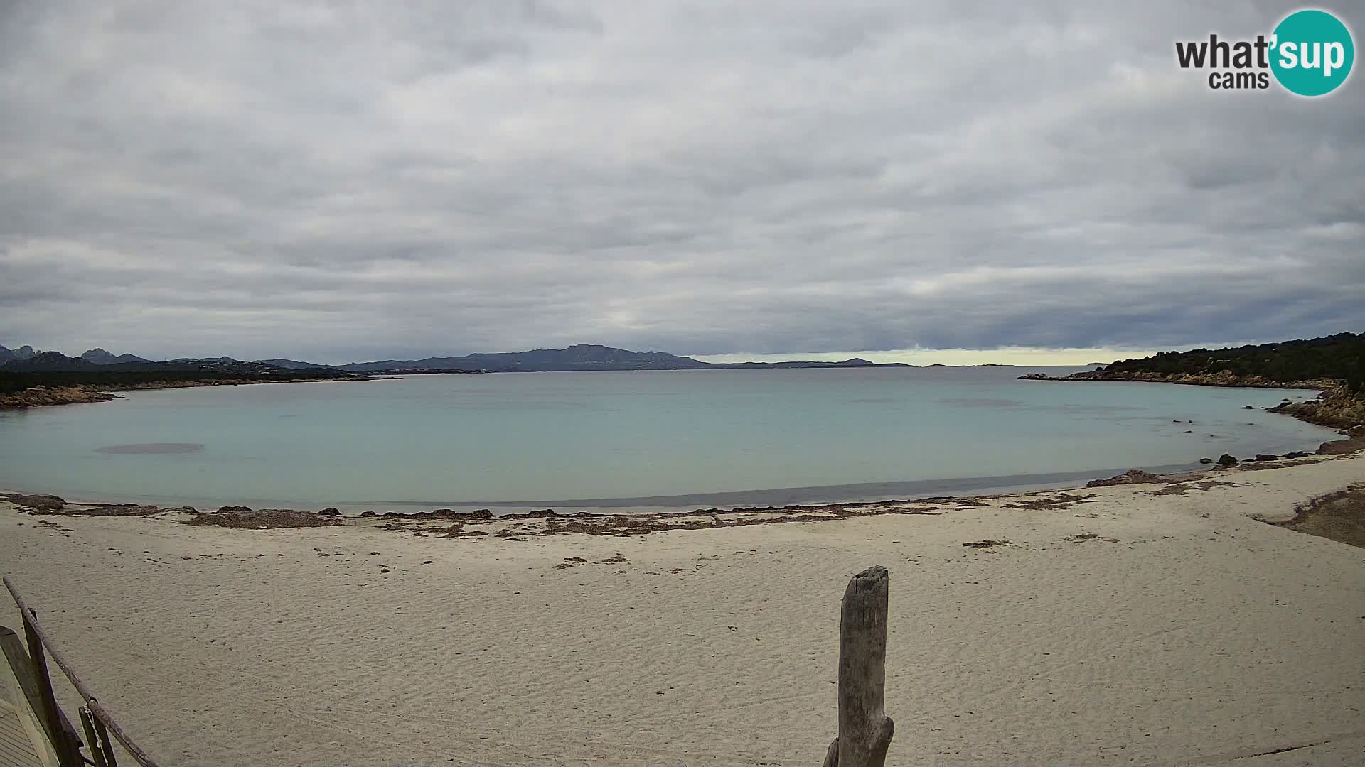 V živo plaža Cala Sabina – spletna kamera Golfo Aranci – Sardinija