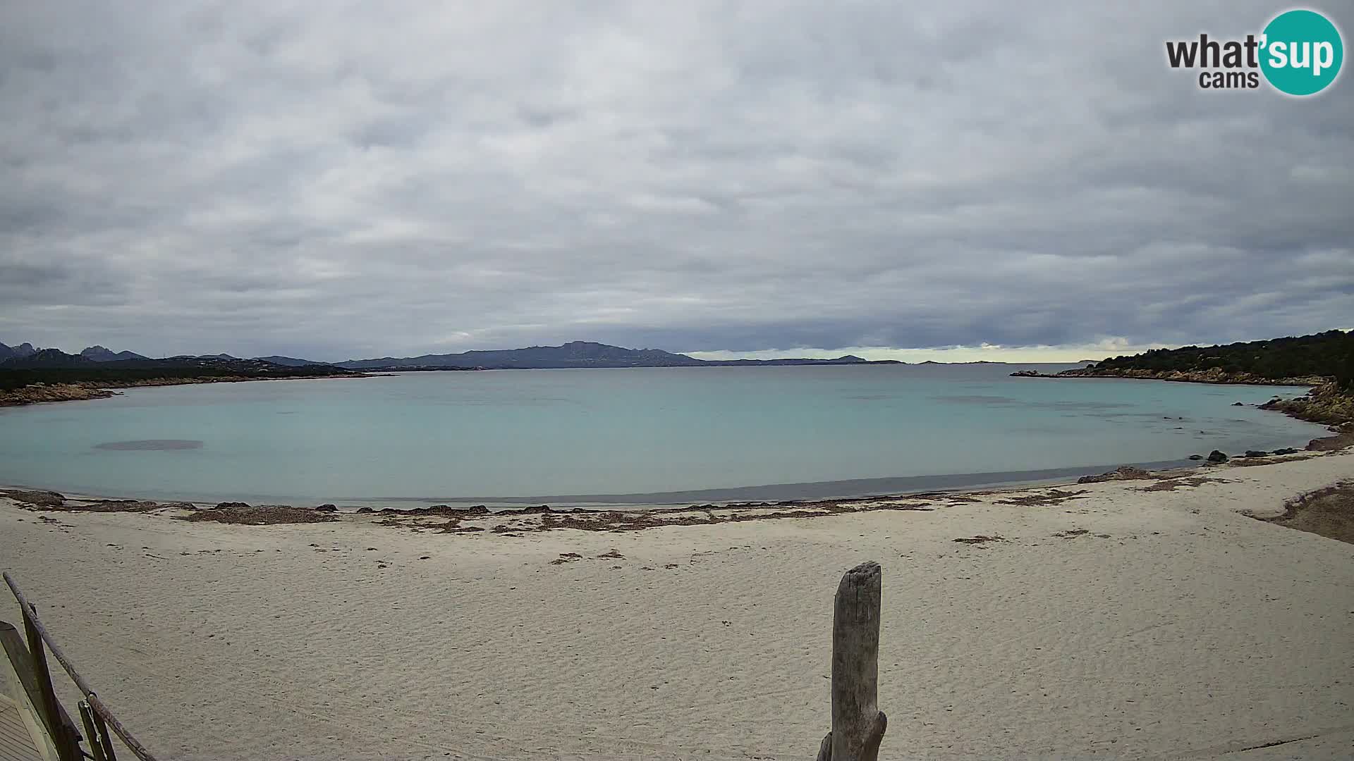 V živo plaža Cala Sabina – spletna kamera Golfo Aranci – Sardinija