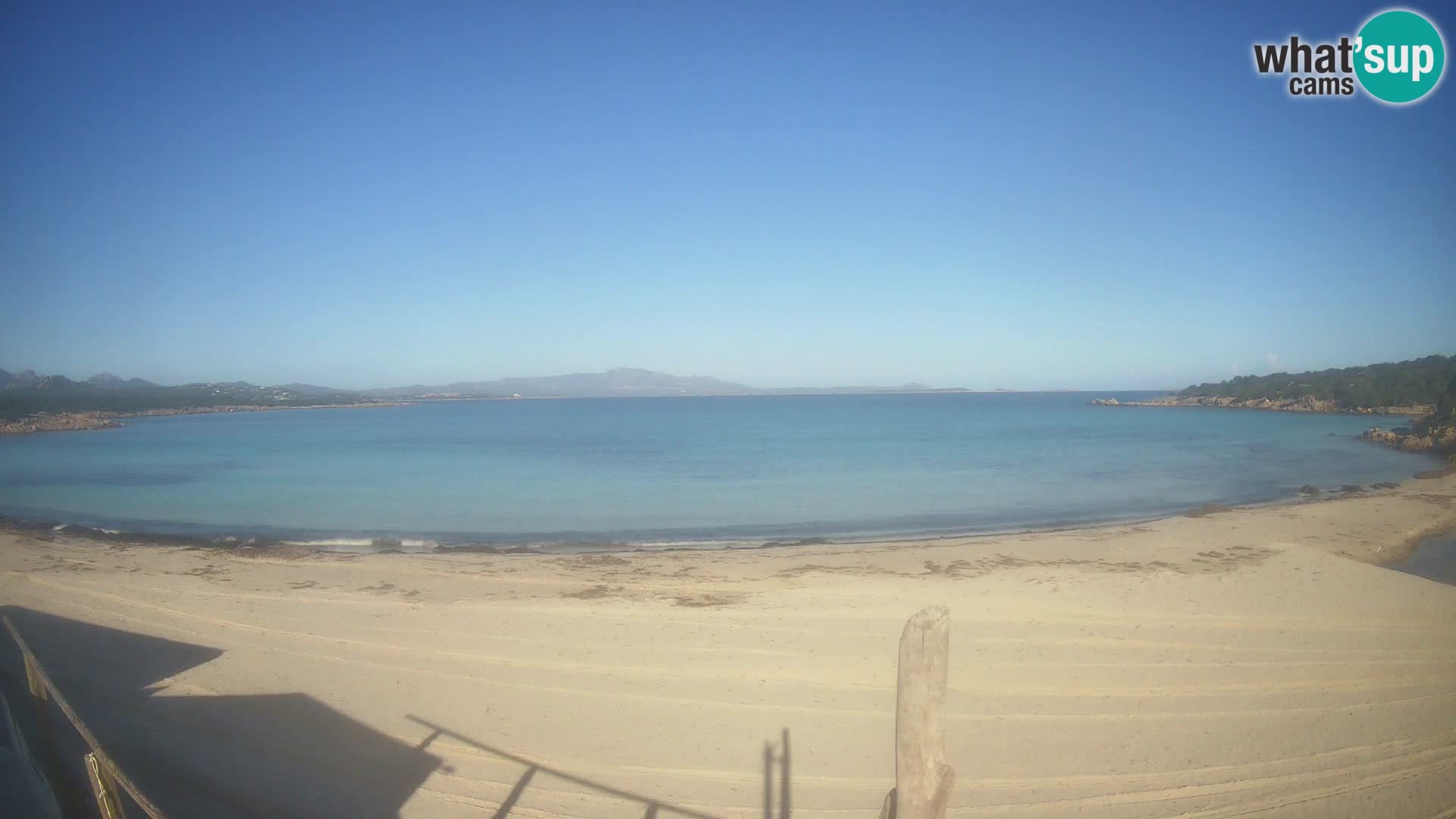 V živo plaža Cala Sabina – spletna kamera Golfo Aranci – Sardinija