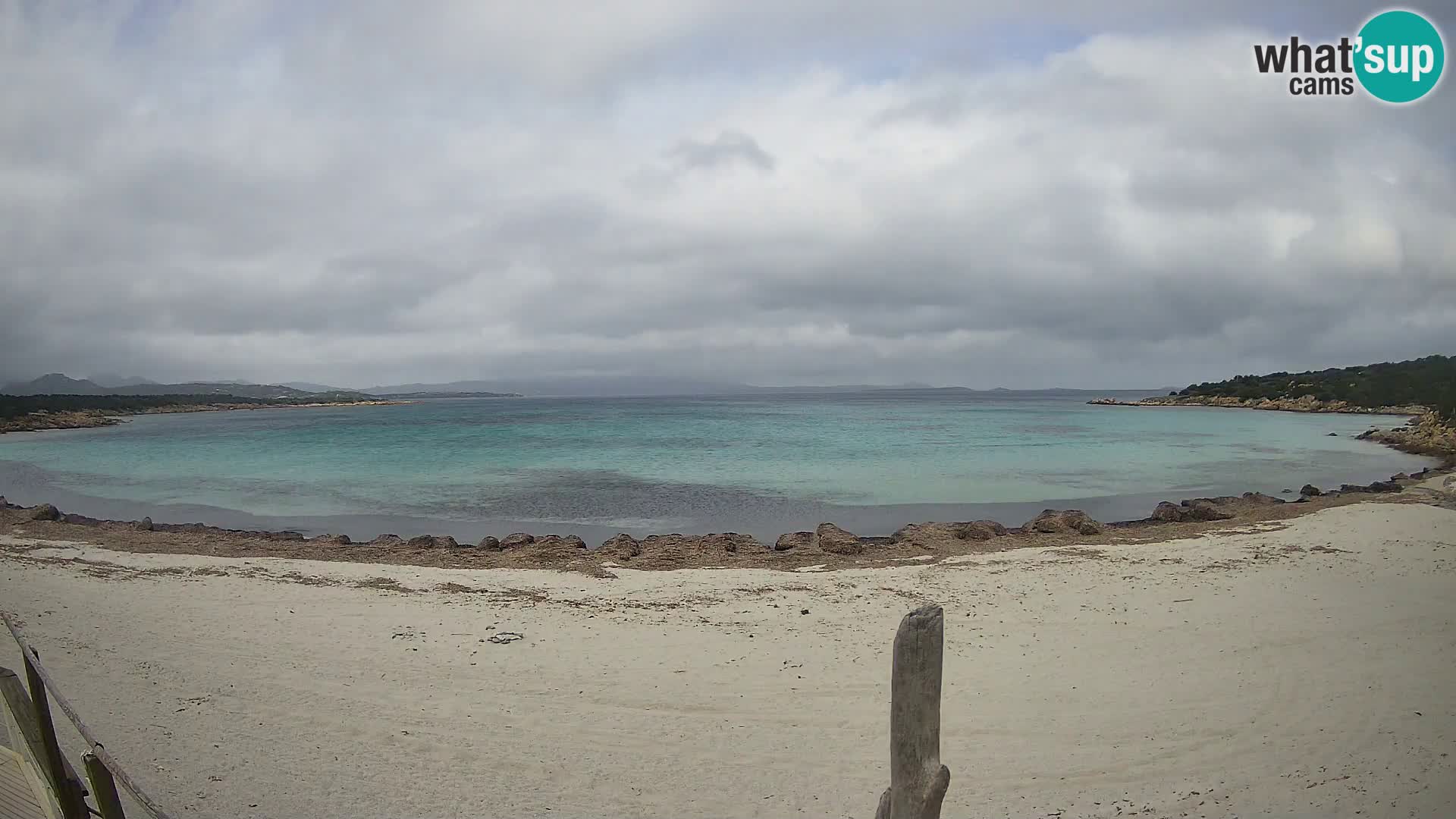 V živo plaža Cala Sabina – spletna kamera Golfo Aranci – Sardinija