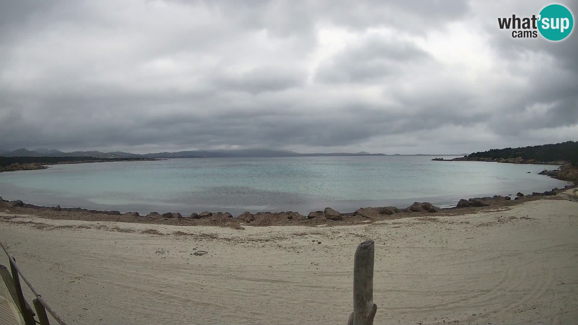 V živo plaža Cala Sabina – spletna kamera Golfo Aranci – Sardinija