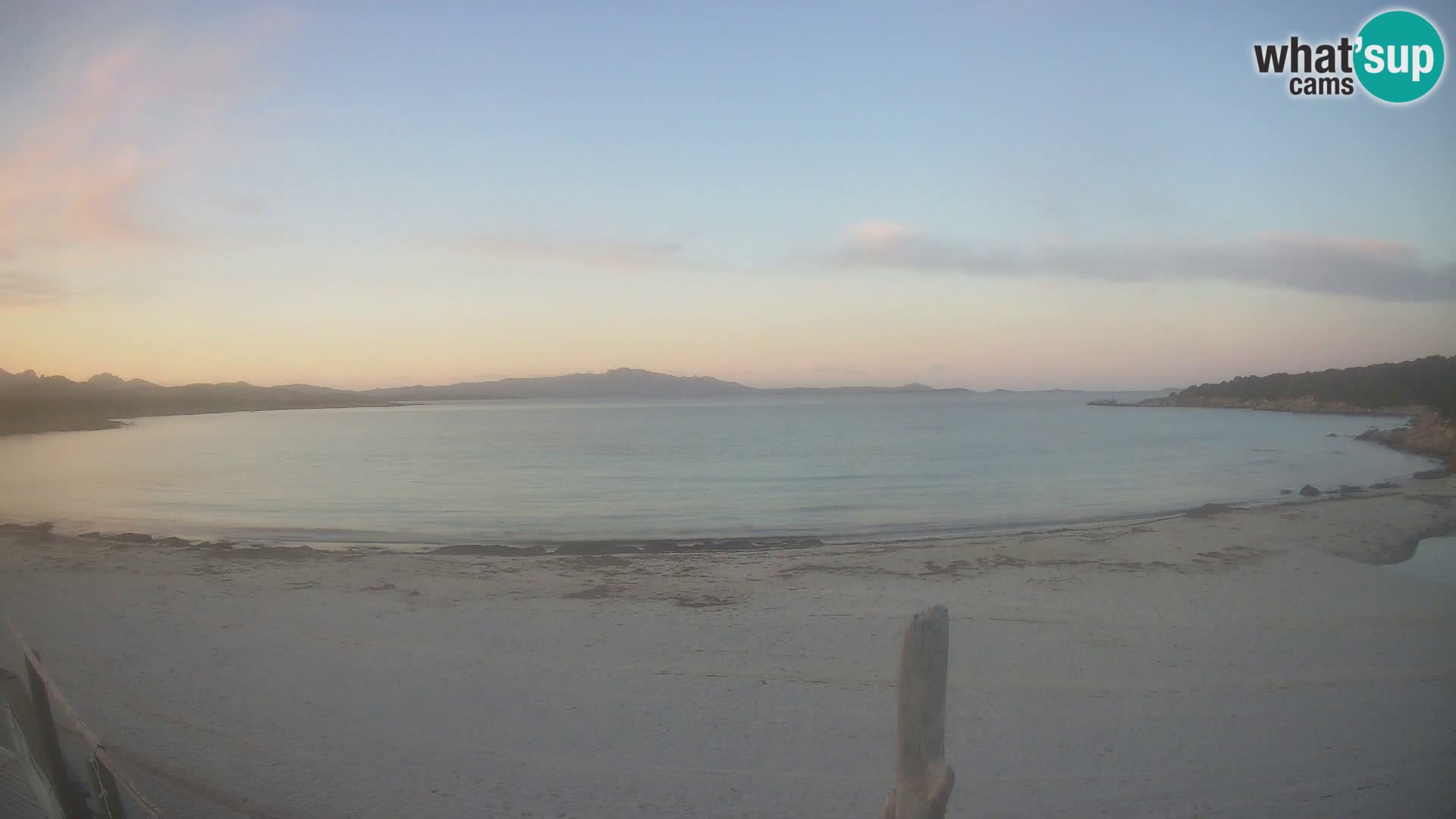 V živo plaža Cala Sabina – spletna kamera Golfo Aranci – Sardinija