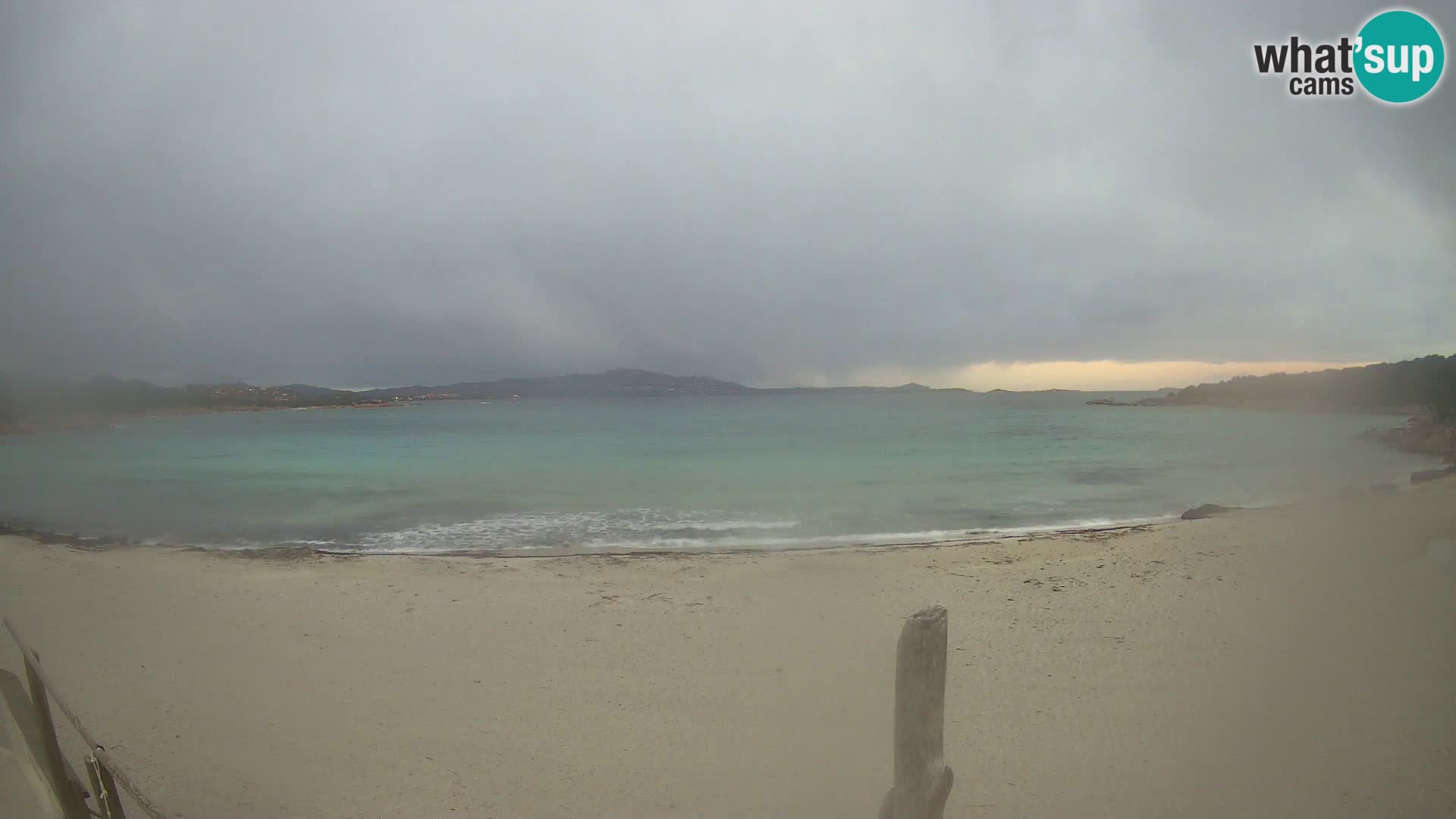 V živo plaža Cala Sabina – spletna kamera Golfo Aranci – Sardinija