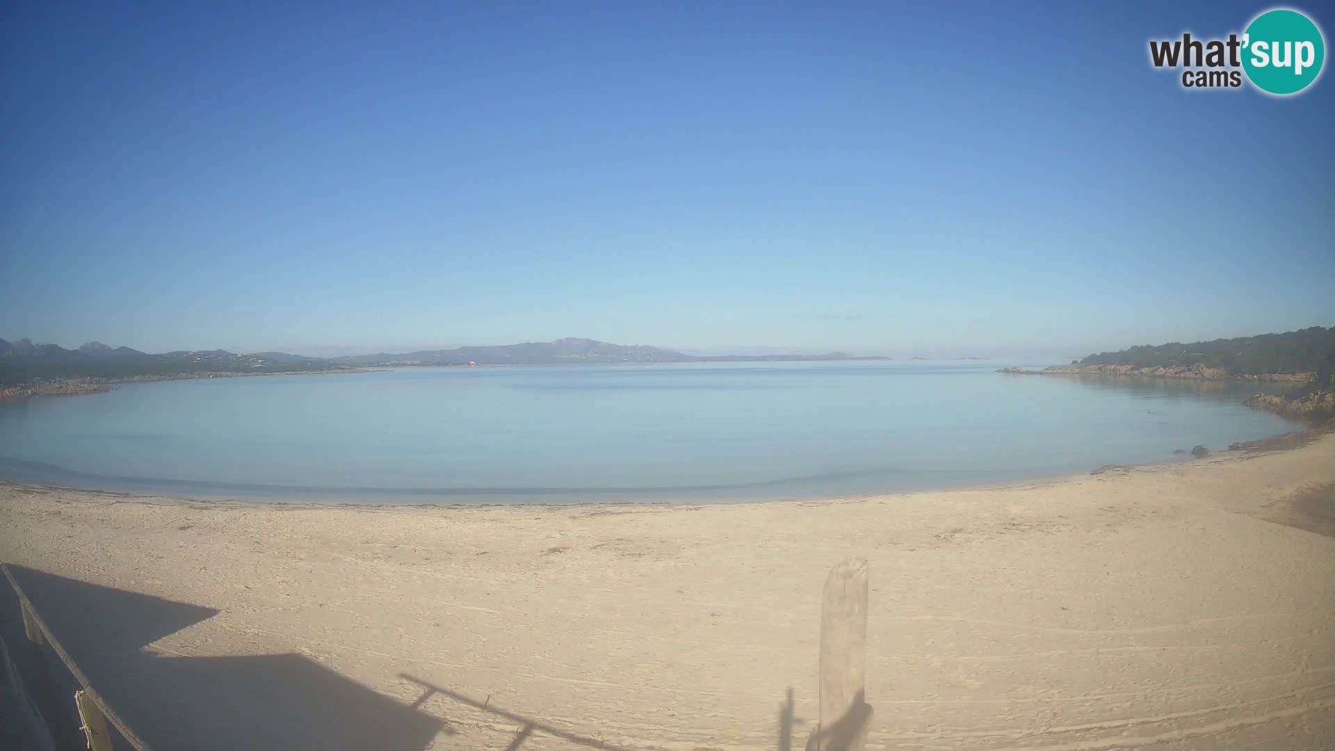 V živo plaža Cala Sabina – spletna kamera Golfo Aranci – Sardinija