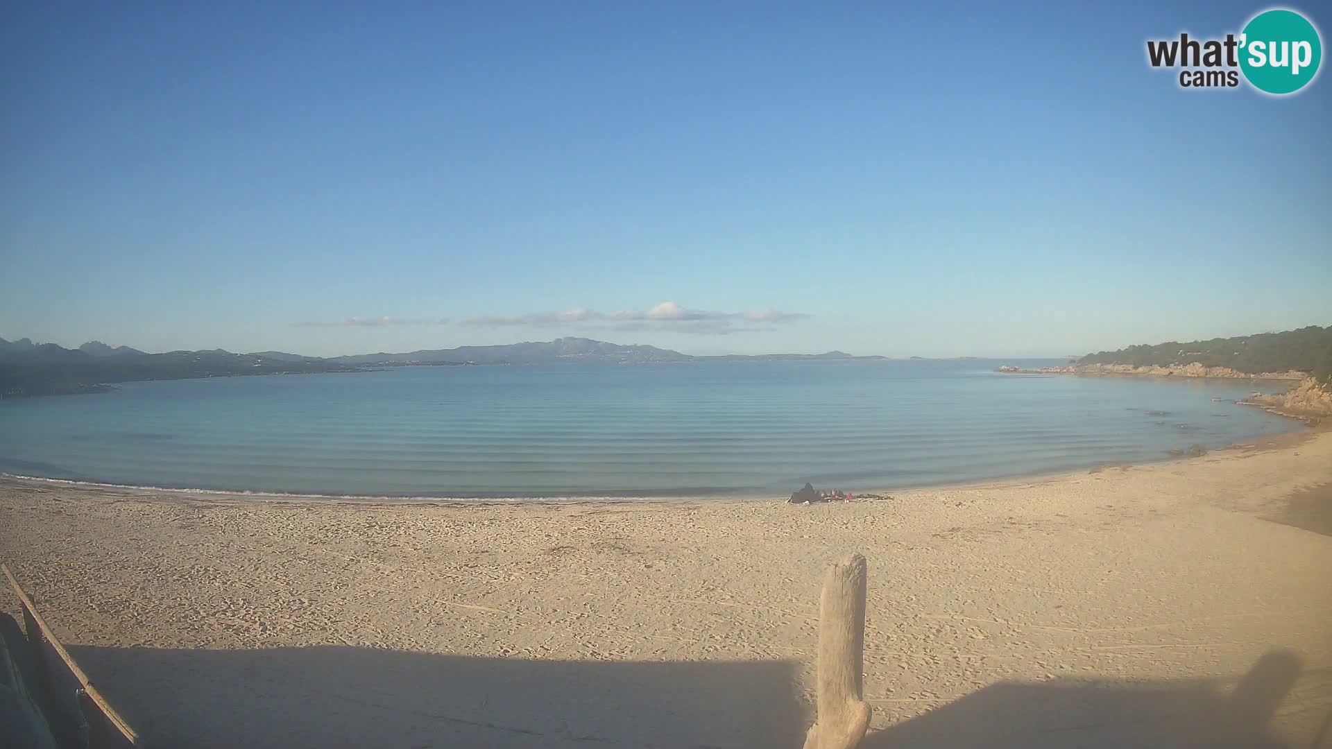 V živo plaža Cala Sabina – spletna kamera Golfo Aranci – Sardinija