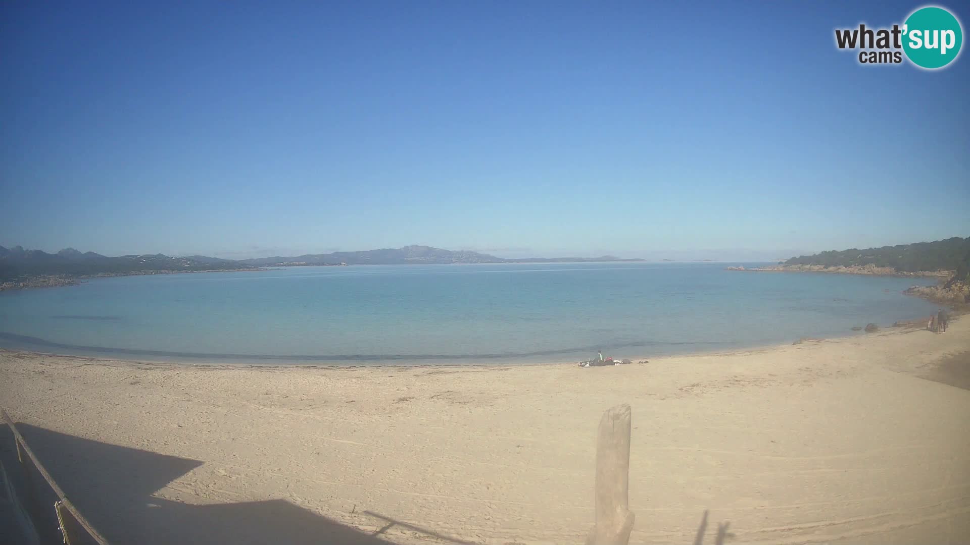 V živo plaža Cala Sabina – spletna kamera Golfo Aranci – Sardinija