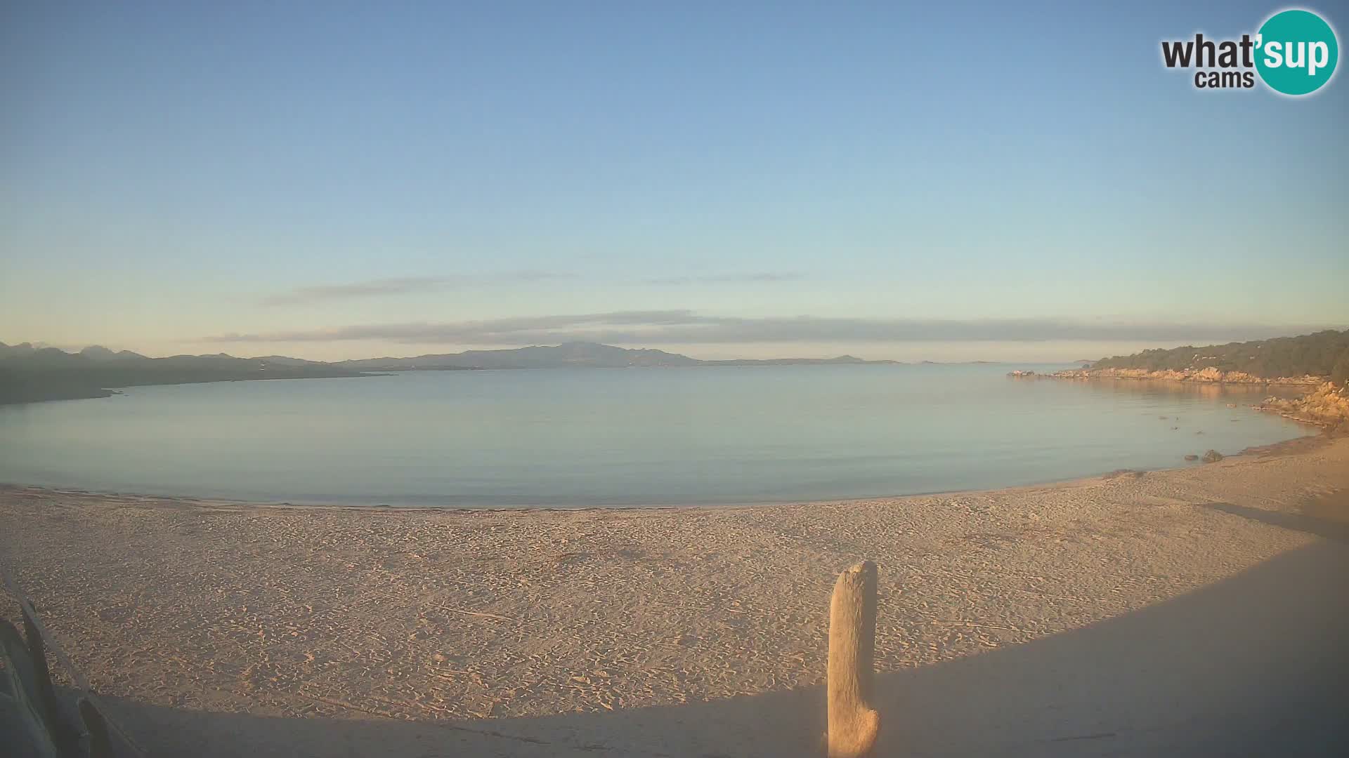 V živo plaža Cala Sabina – spletna kamera Golfo Aranci – Sardinija