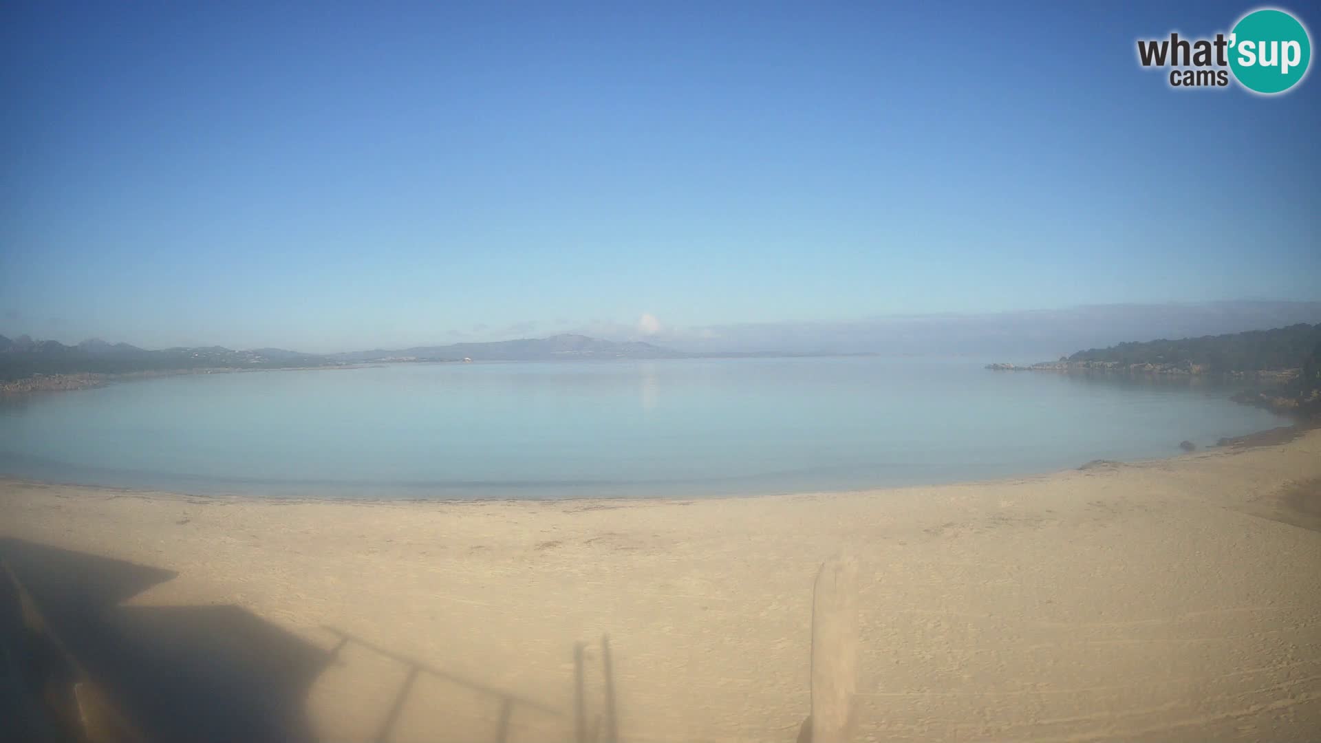 V živo plaža Cala Sabina – spletna kamera Golfo Aranci – Sardinija