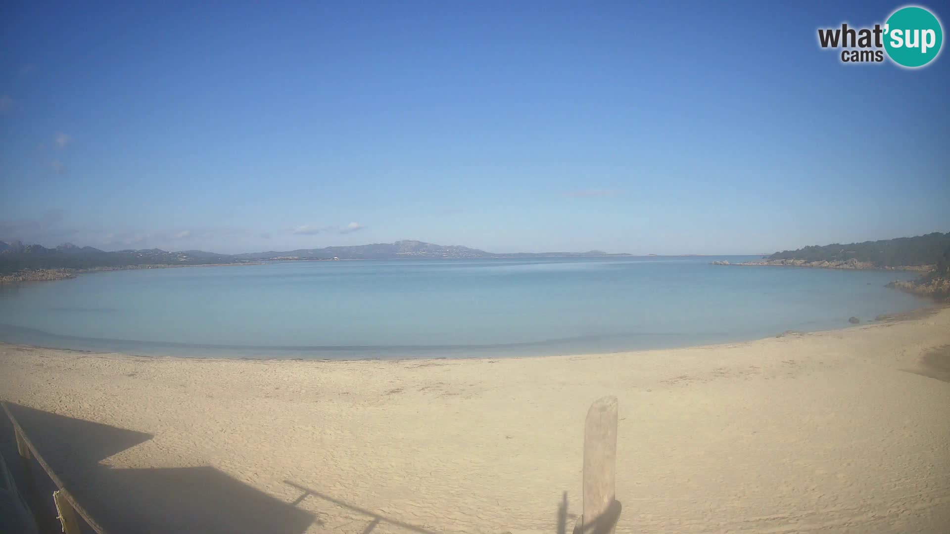 V živo plaža Cala Sabina – spletna kamera Golfo Aranci – Sardinija