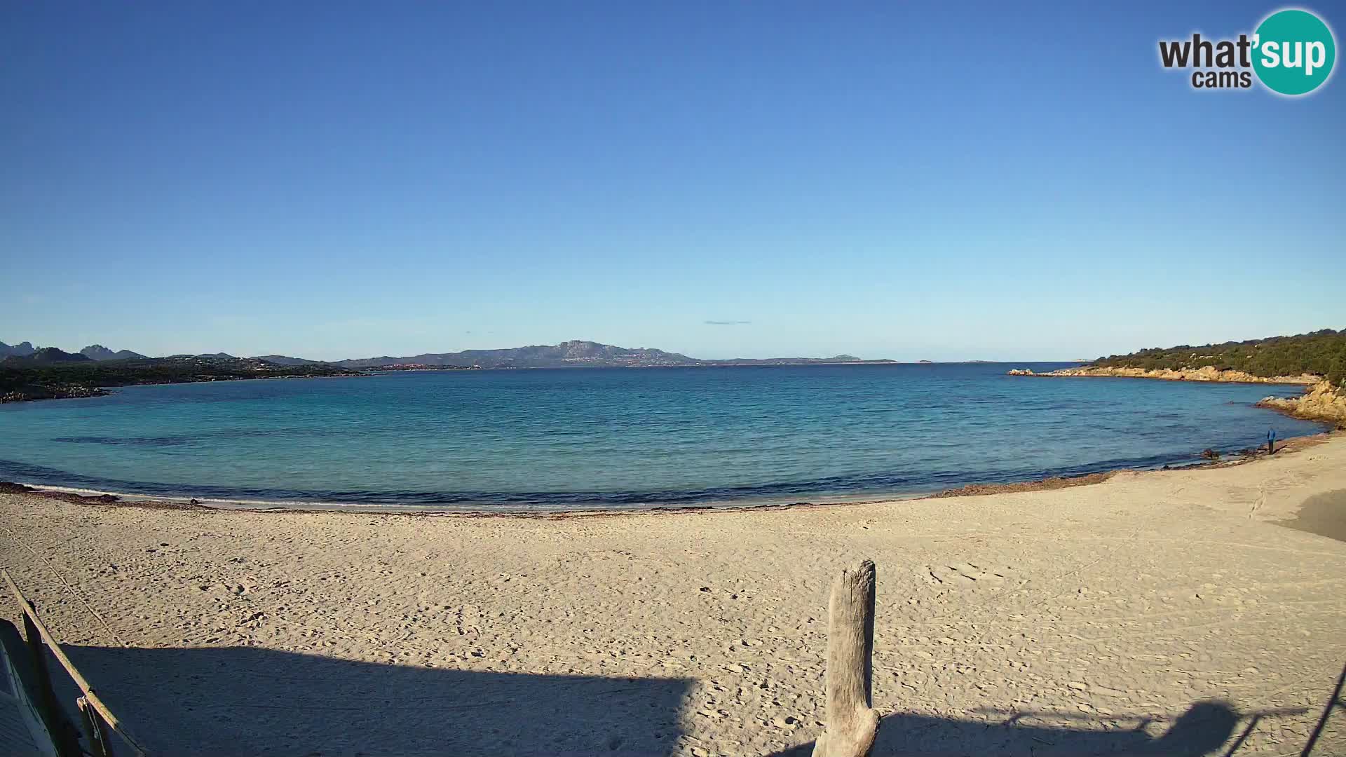 V živo plaža Cala Sabina – spletna kamera Golfo Aranci – Sardinija