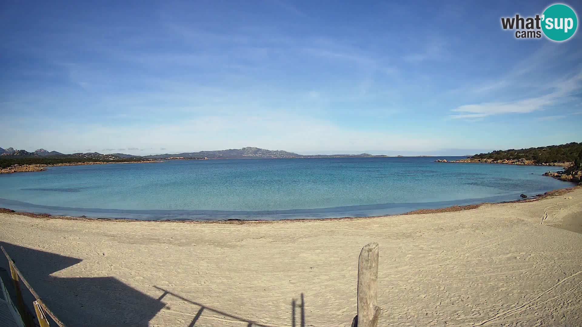 V živo plaža Cala Sabina – spletna kamera Golfo Aranci – Sardinija