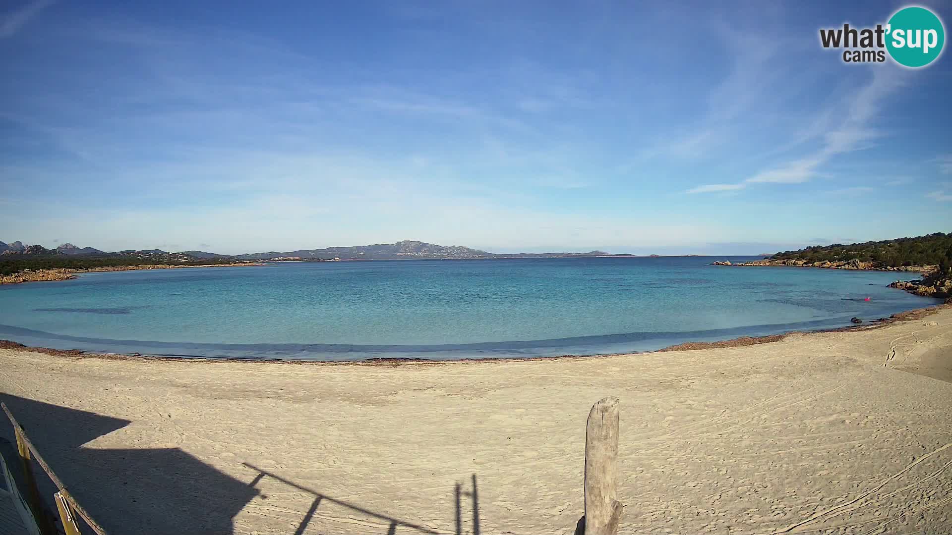 V živo plaža Cala Sabina – spletna kamera Golfo Aranci – Sardinija