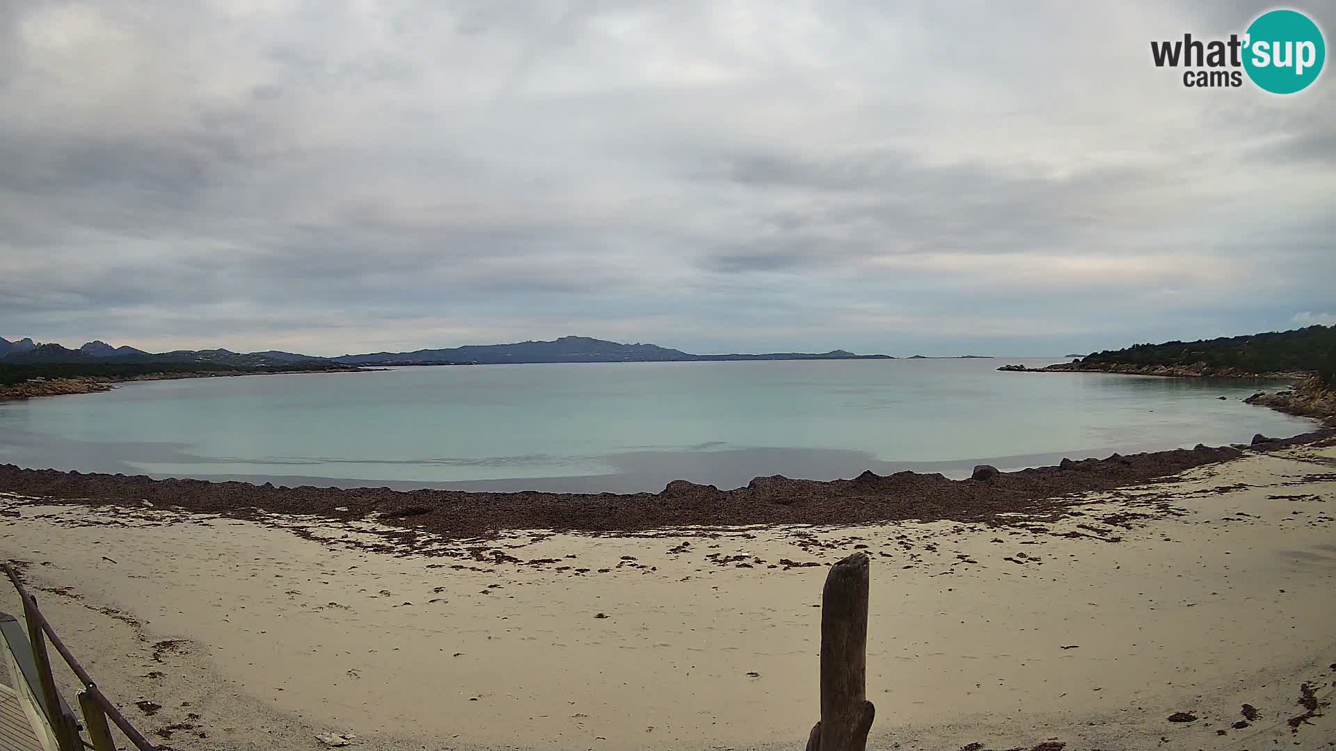 V živo plaža Cala Sabina – spletna kamera Golfo Aranci – Sardinija