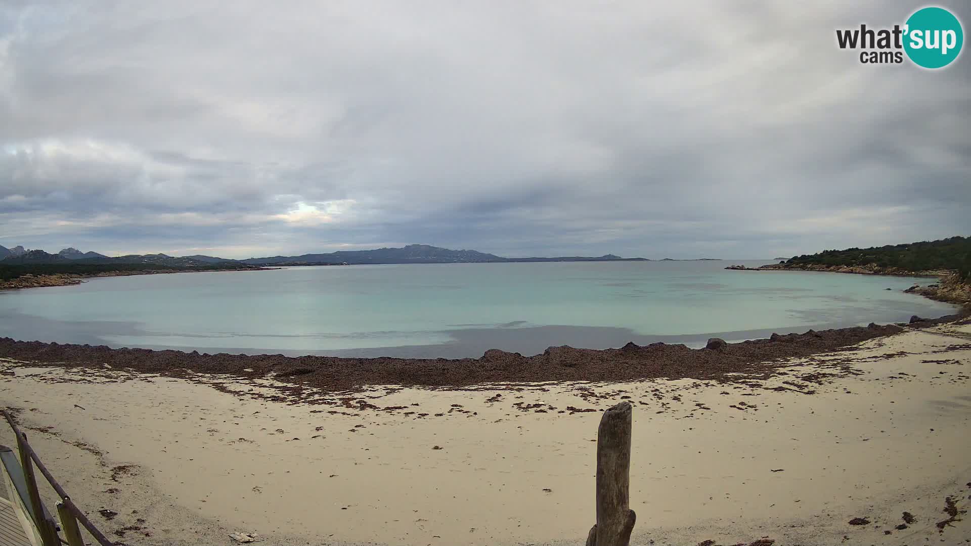 V živo plaža Cala Sabina – spletna kamera Golfo Aranci – Sardinija