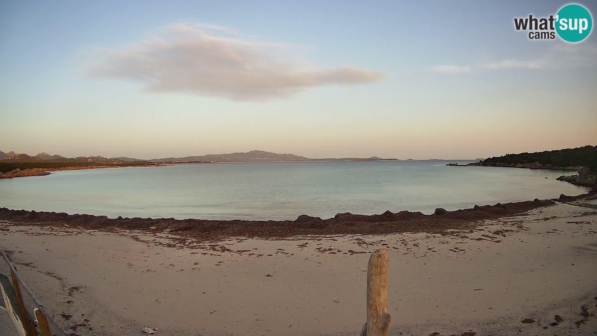 V živo plaža Cala Sabina – spletna kamera Golfo Aranci – Sardinija