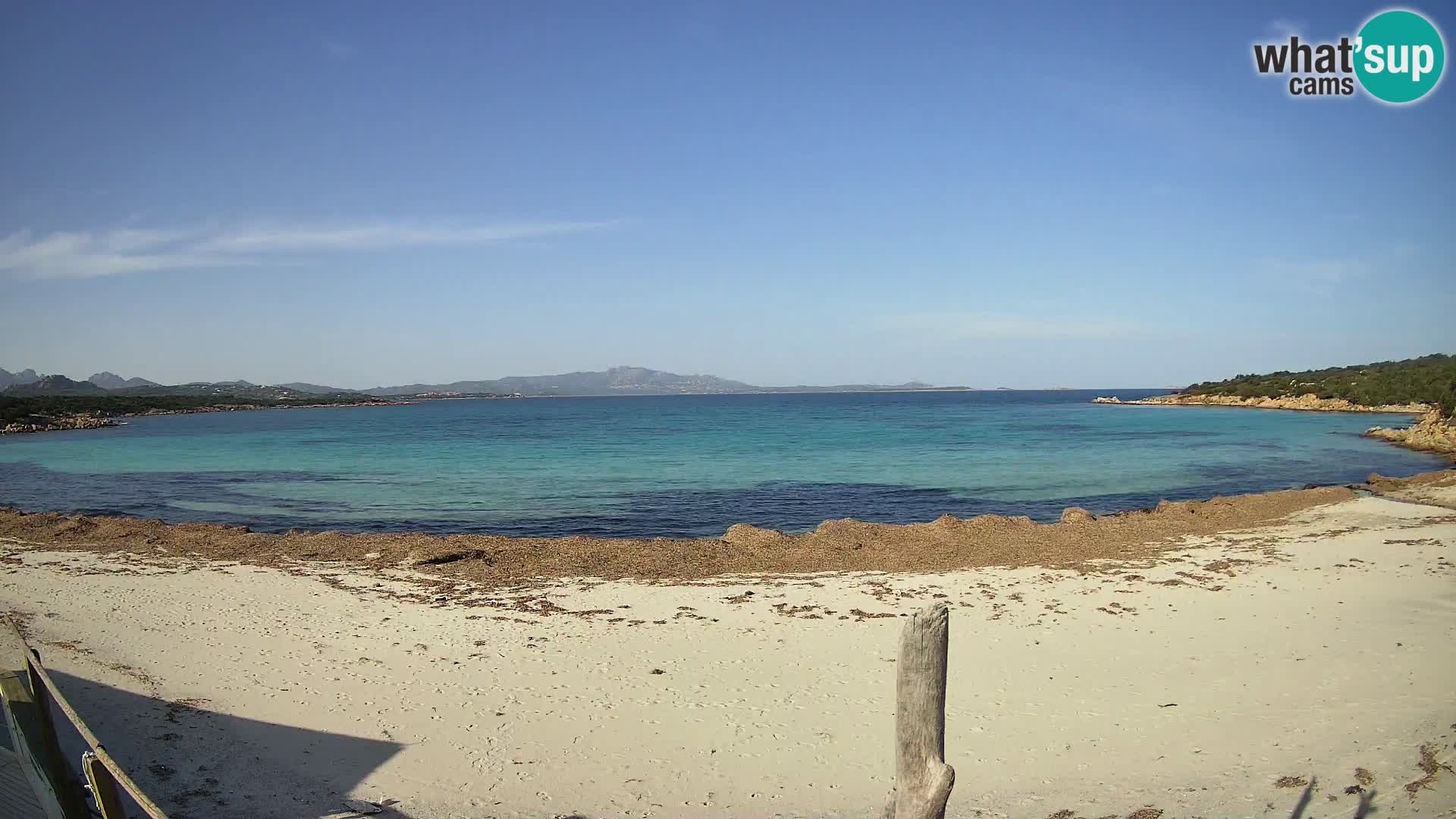 V živo plaža Cala Sabina – spletna kamera Golfo Aranci – Sardinija