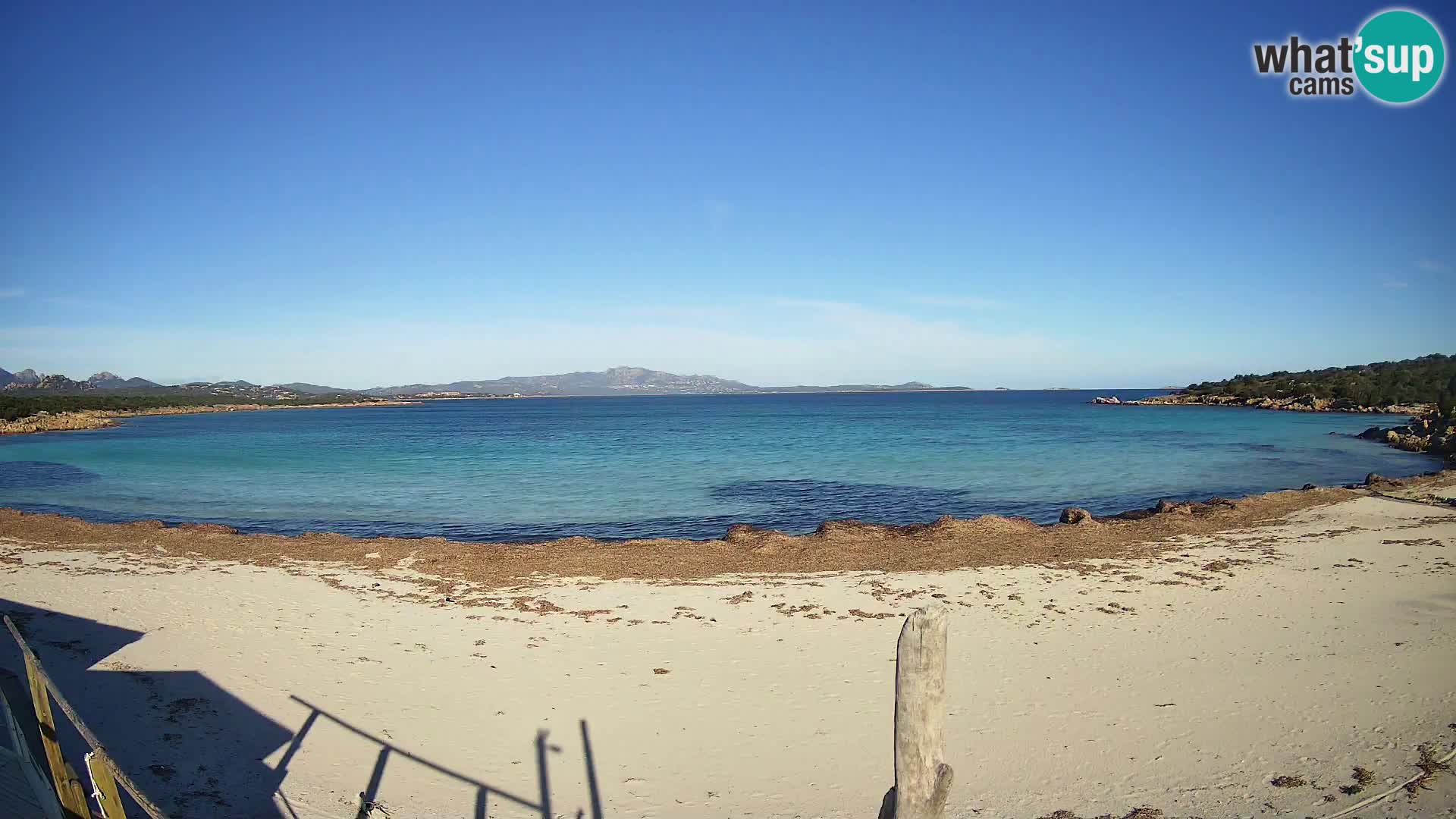 V živo plaža Cala Sabina – spletna kamera Golfo Aranci – Sardinija