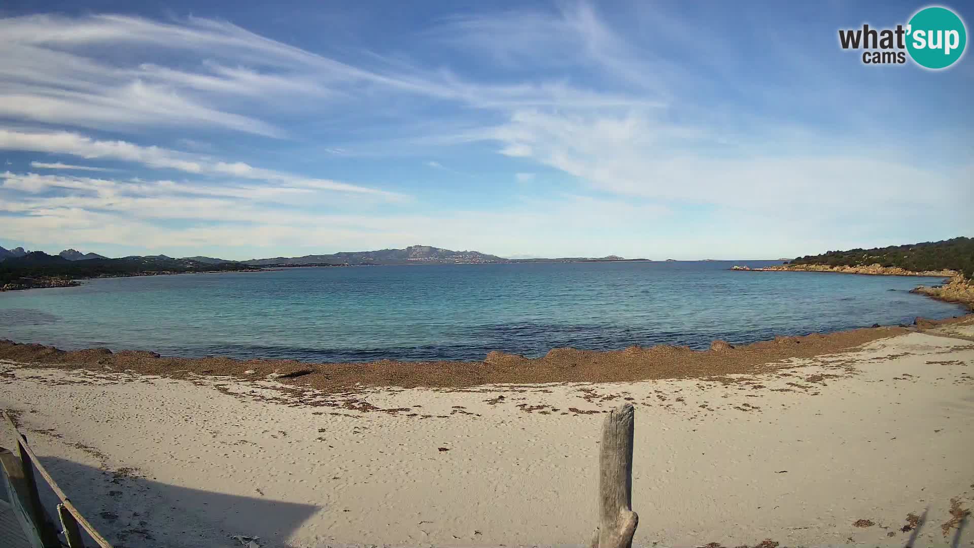 V živo plaža Cala Sabina – spletna kamera Golfo Aranci – Sardinija