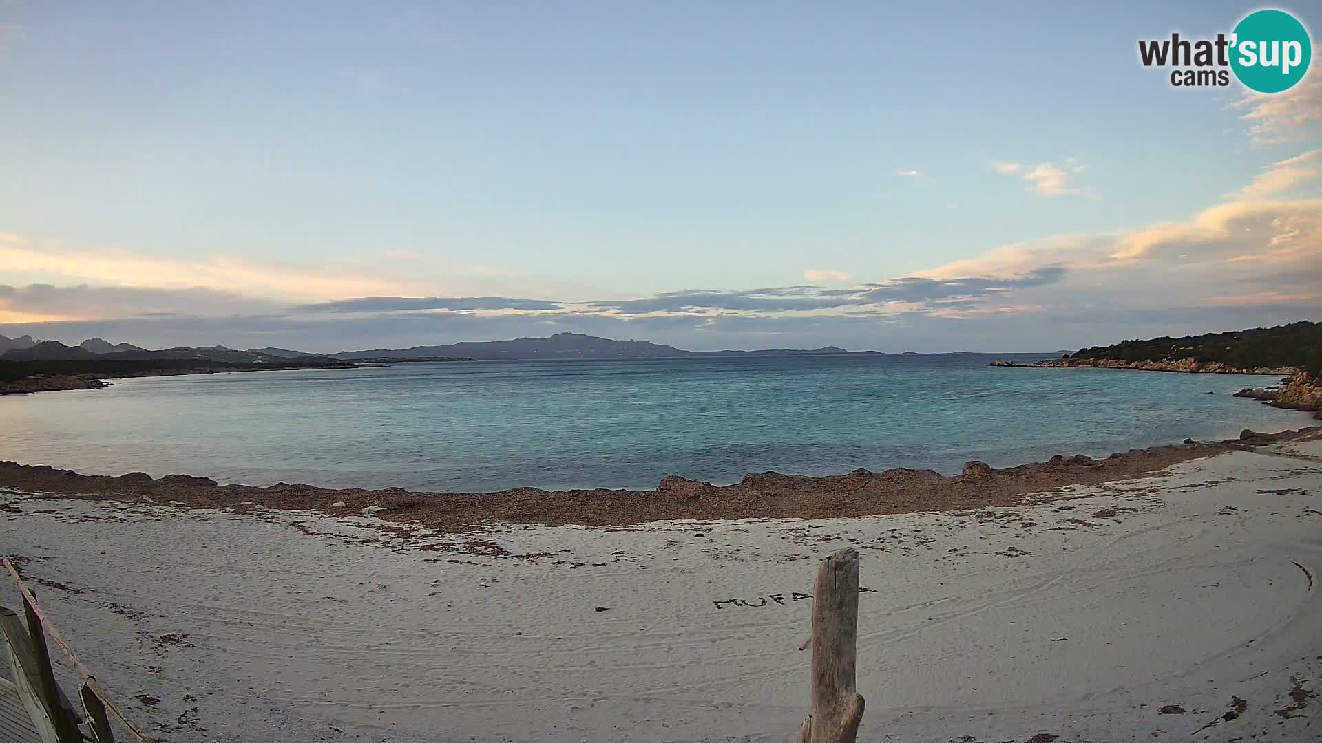 V živo plaža Cala Sabina – spletna kamera Golfo Aranci – Sardinija