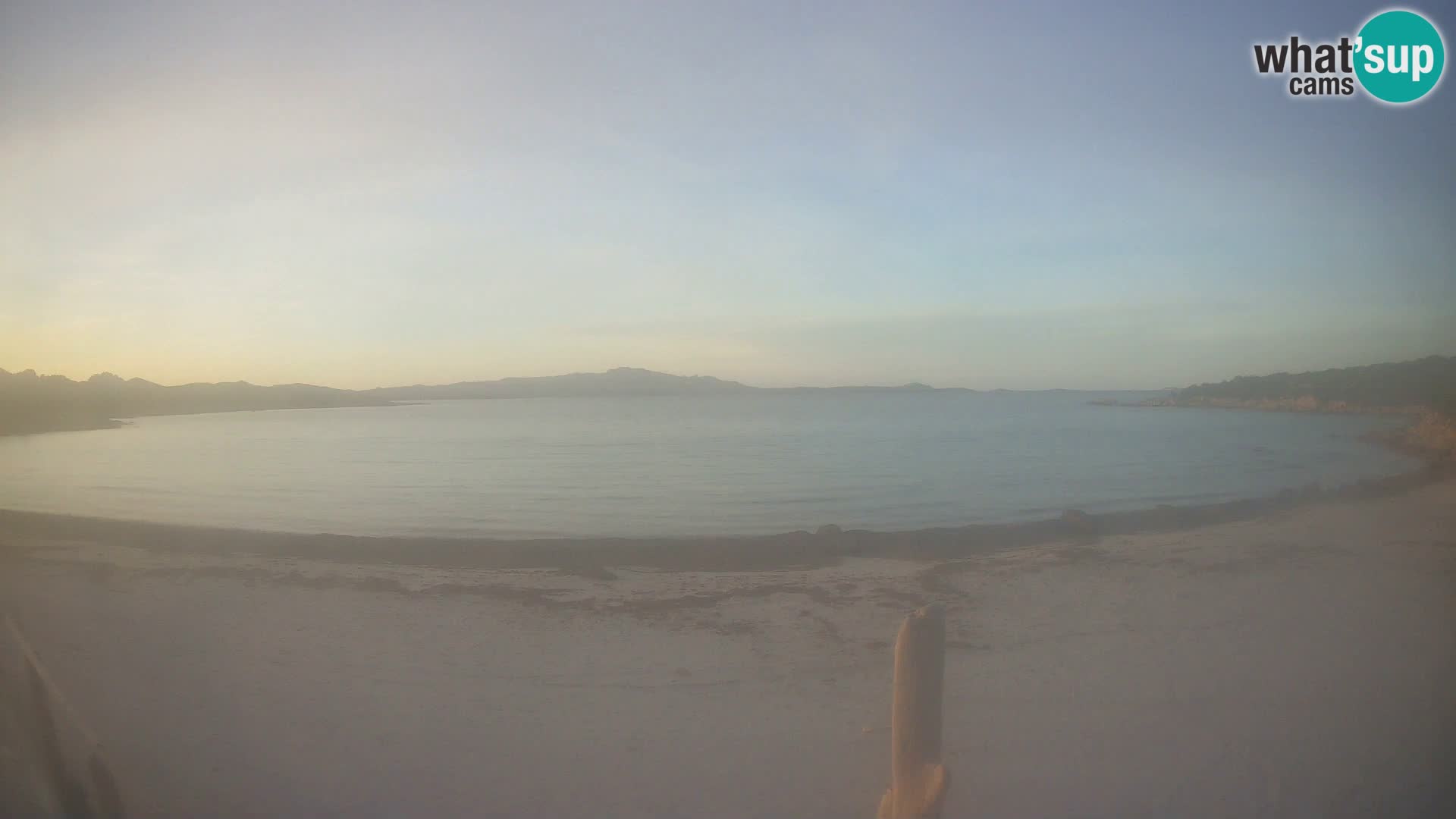 V živo plaža Cala Sabina – spletna kamera Golfo Aranci – Sardinija