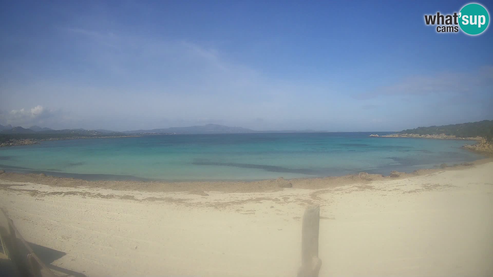 V živo plaža Cala Sabina – spletna kamera Golfo Aranci – Sardinija