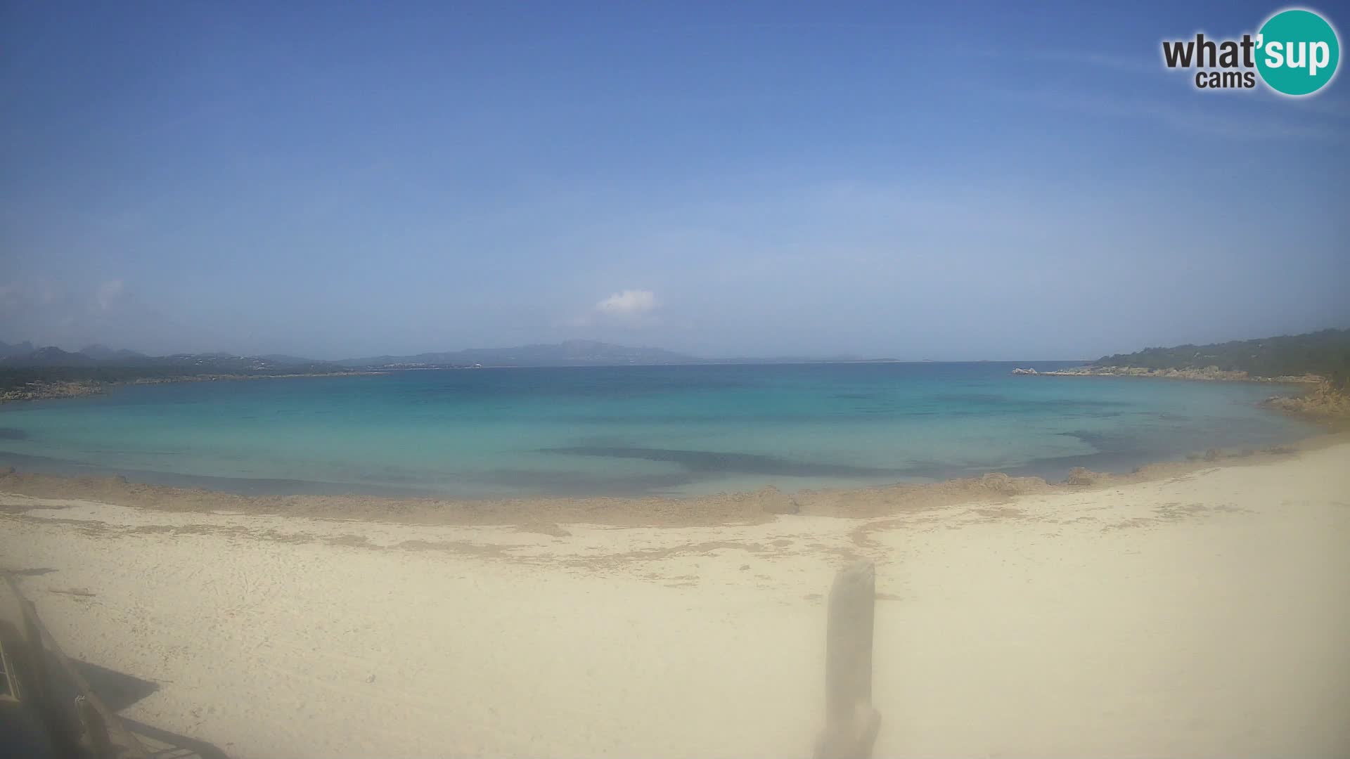 V živo plaža Cala Sabina – spletna kamera Golfo Aranci – Sardinija