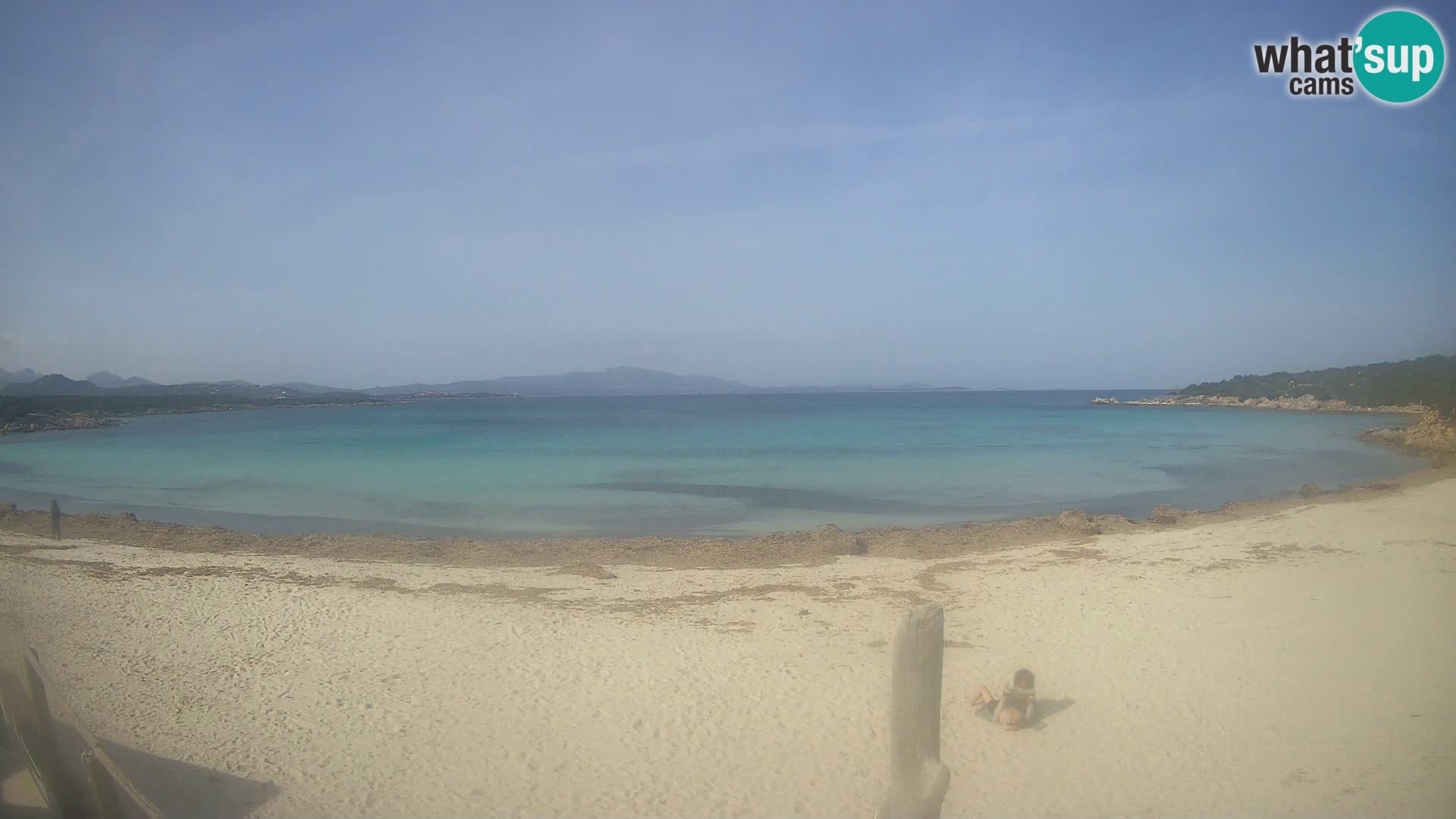 V živo plaža Cala Sabina – spletna kamera Golfo Aranci – Sardinija