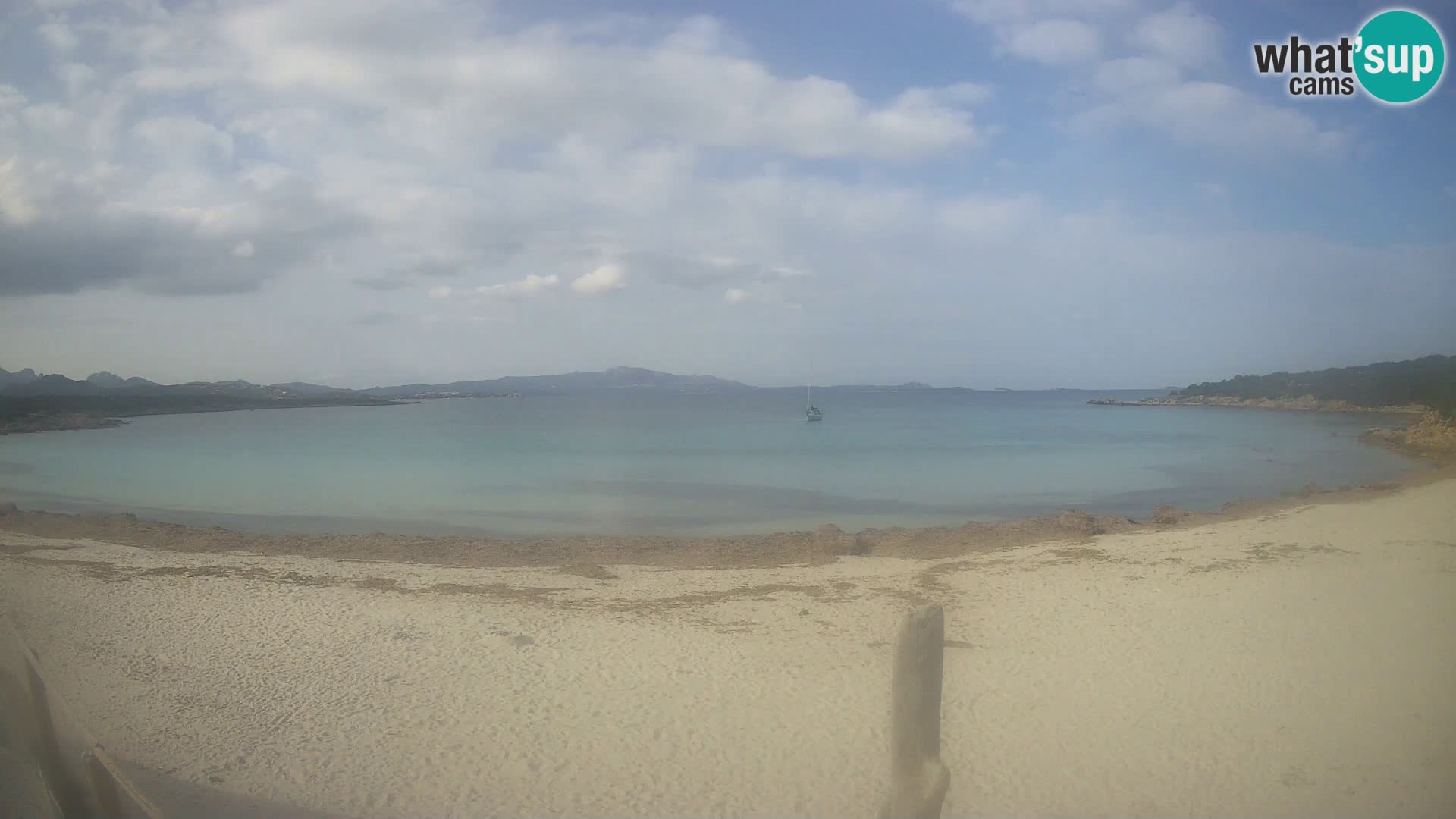 V živo plaža Cala Sabina – spletna kamera Golfo Aranci – Sardinija