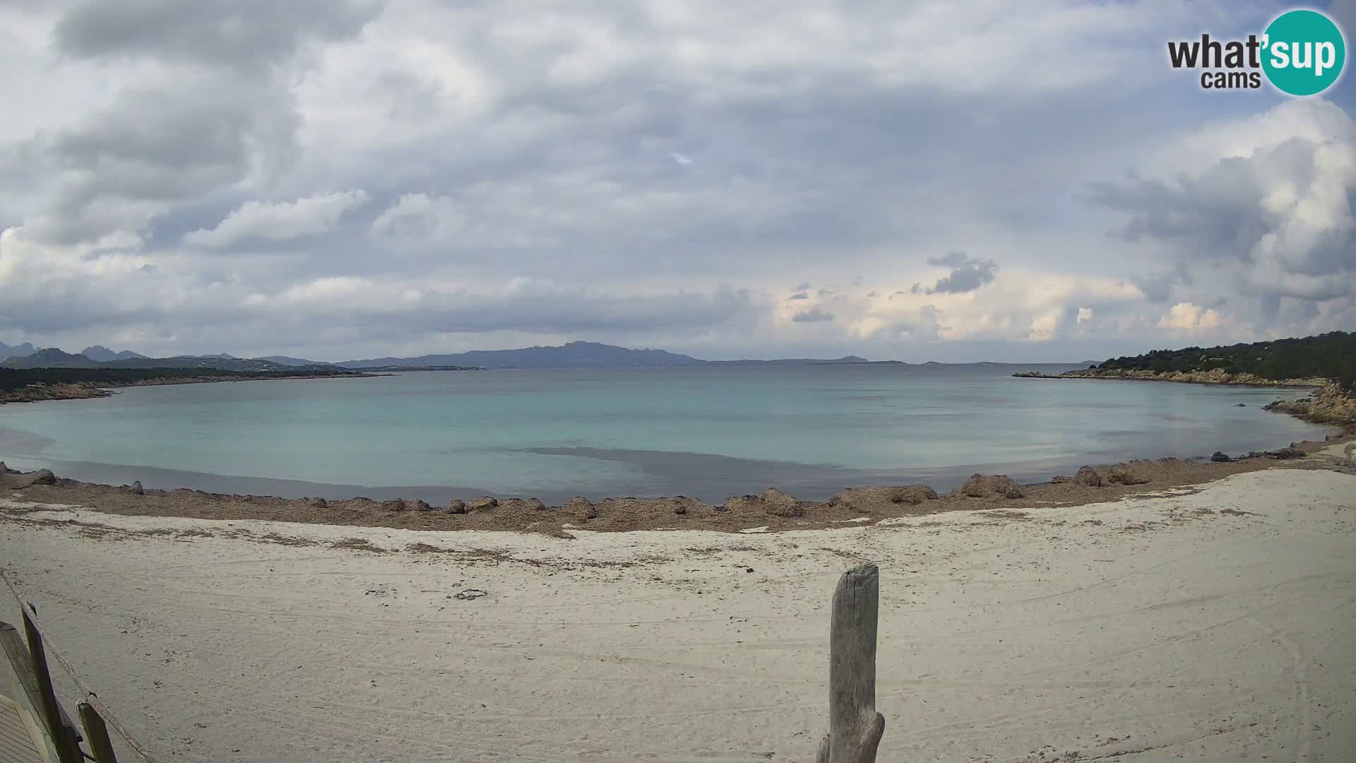 V živo plaža Cala Sabina – spletna kamera Golfo Aranci – Sardinija