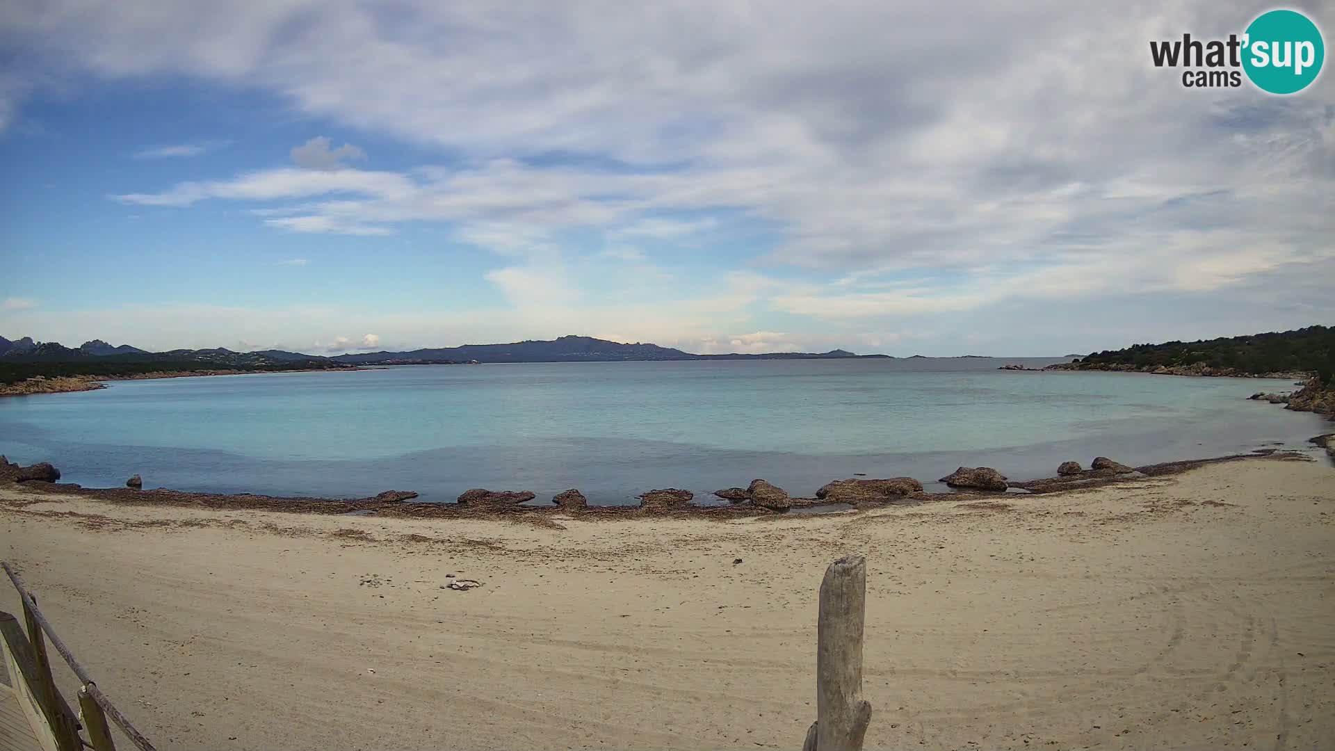 V živo plaža Cala Sabina – spletna kamera Golfo Aranci – Sardinija