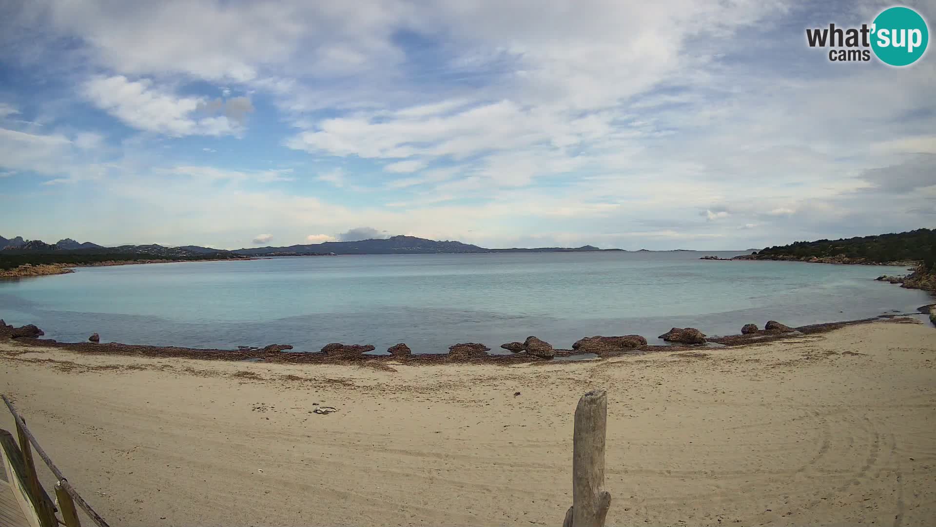 V živo plaža Cala Sabina – spletna kamera Golfo Aranci – Sardinija